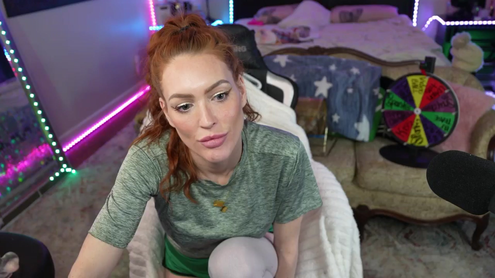 Gallery image thumbnail from JennyBlighe's myfreecams stream on, 01/19/2026, 24:31 image 17 of 20