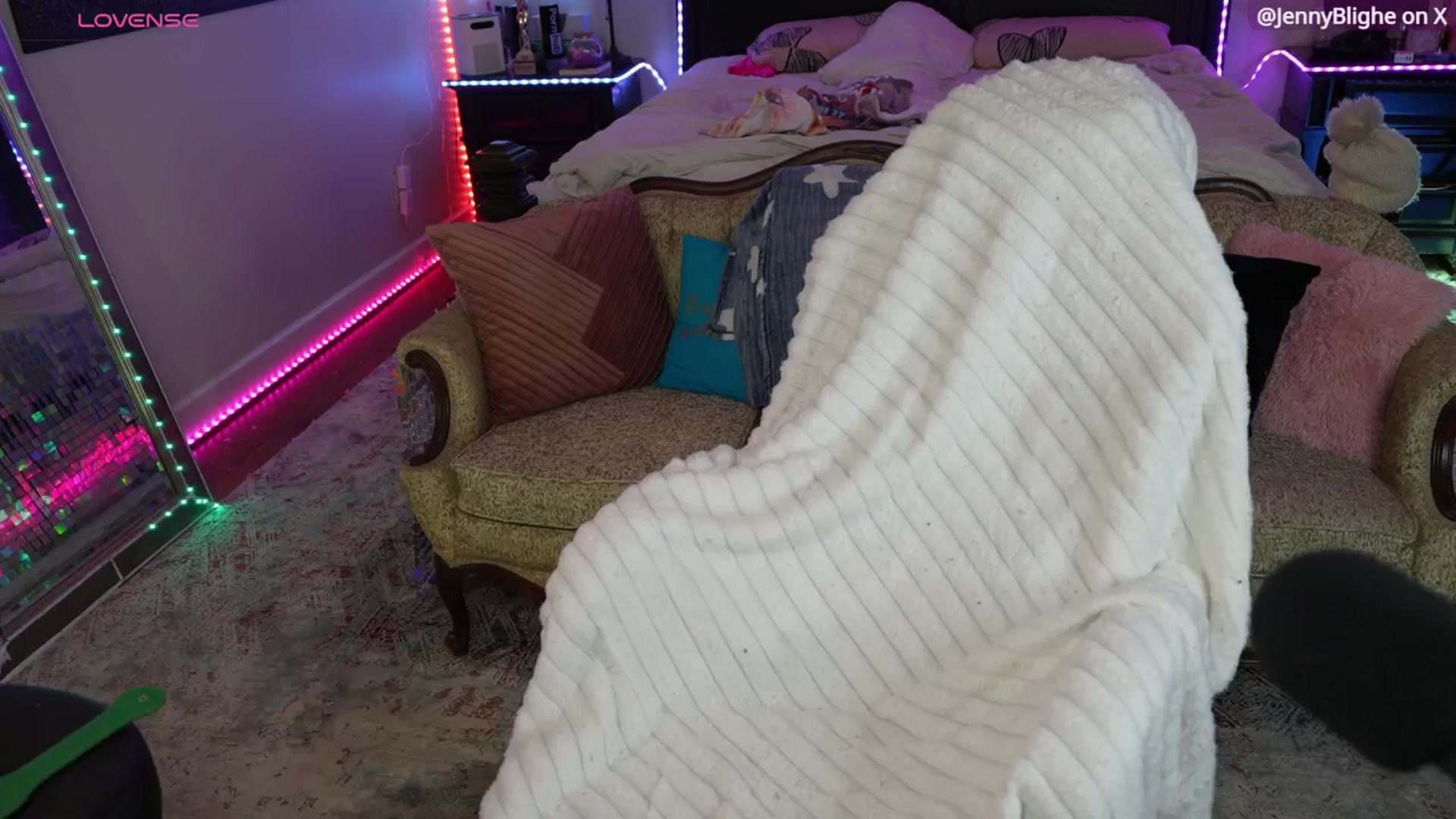 Gallery image thumbnail from JennyBlighe's myfreecams stream on, 01/19/2026, 24:31 image 5 of 20