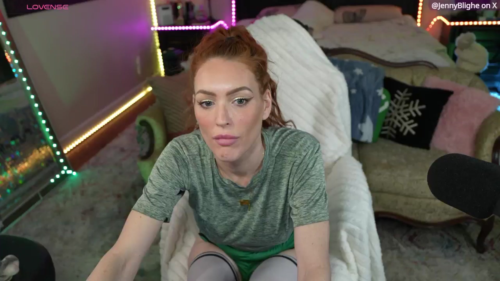 Gallery image thumbnail from JennyBlighe's myfreecams stream on, 01/19/2026, 24:31 image 8 of 20