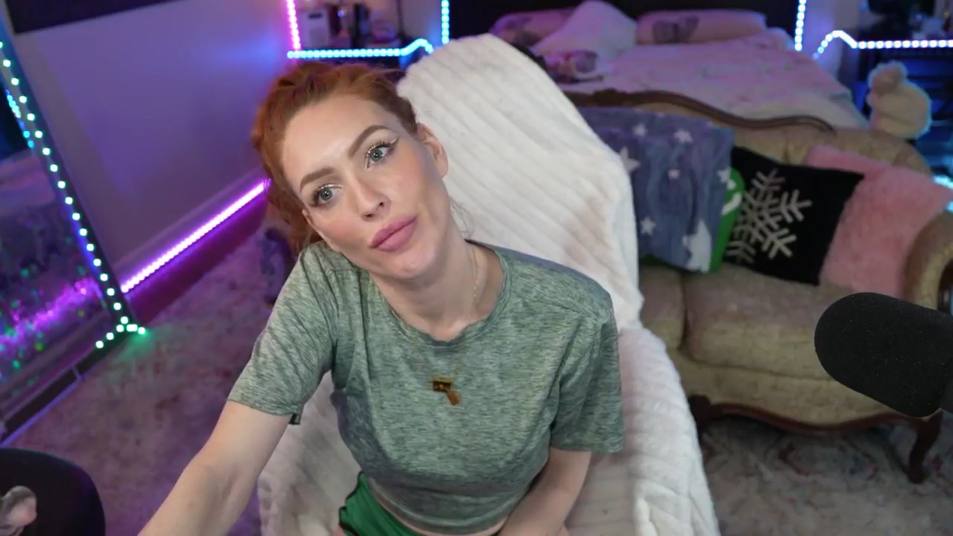 Gallery image thumbnail from JennyBlighe's myfreecams stream on, 01/19/2026, 24:31 image 9 of 20