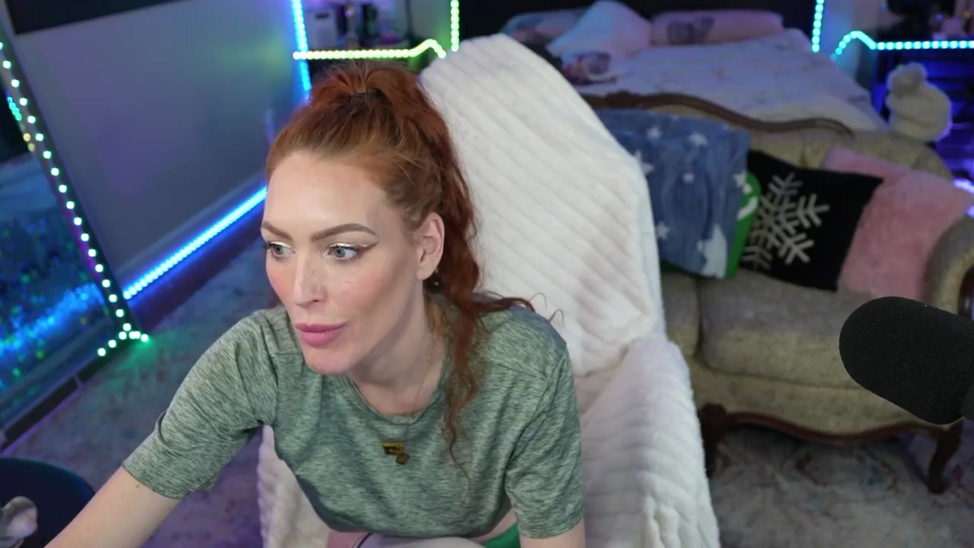 Gallery image thumbnail from JennyBlighe's myfreecams stream on, 01/19/2026, 24:31 image 13 of 20