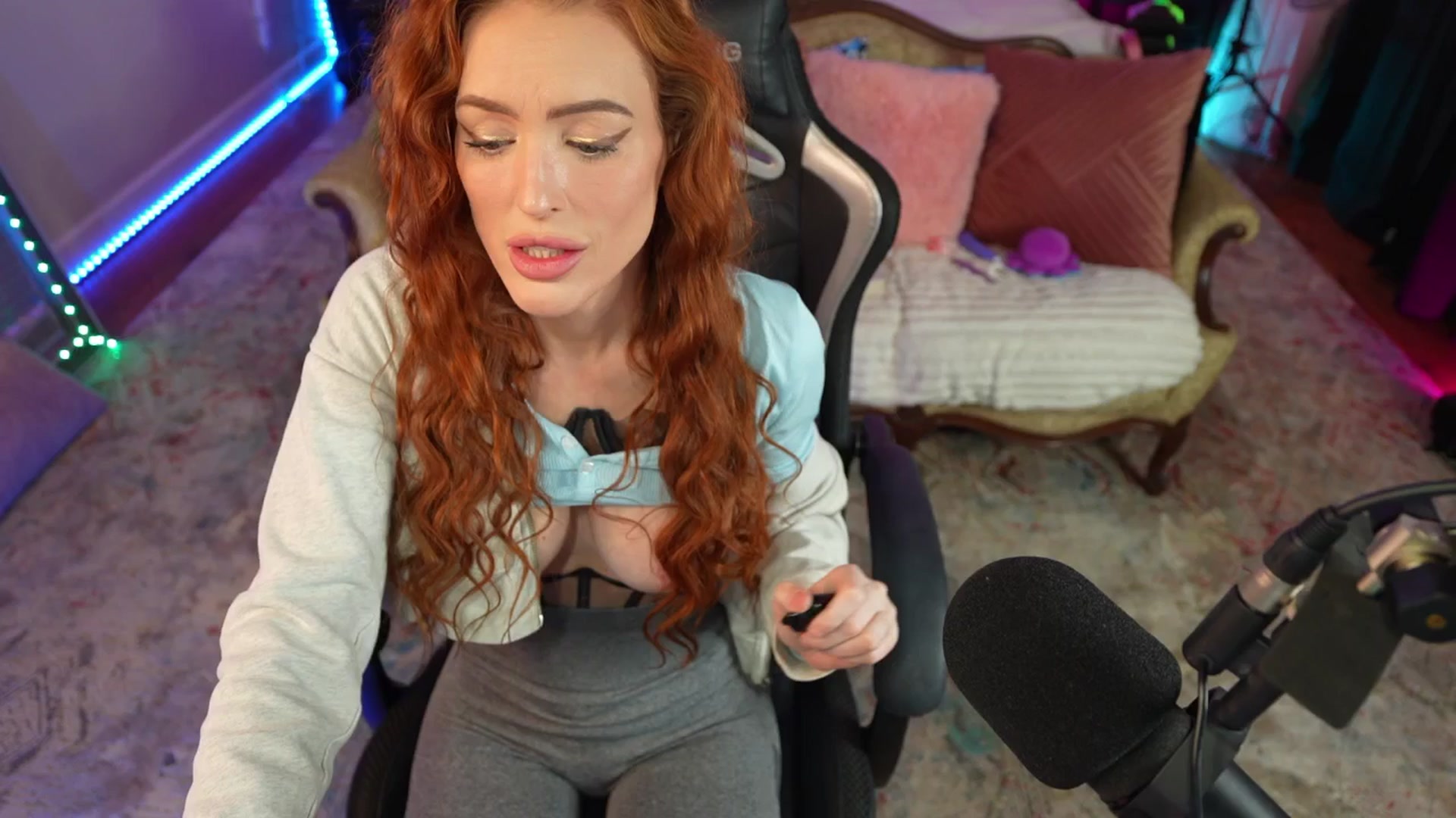 Gallery image thumbnail from JennyBlighe's myfreecams stream on, 03/03/2026, 05:52 image 15 of 20