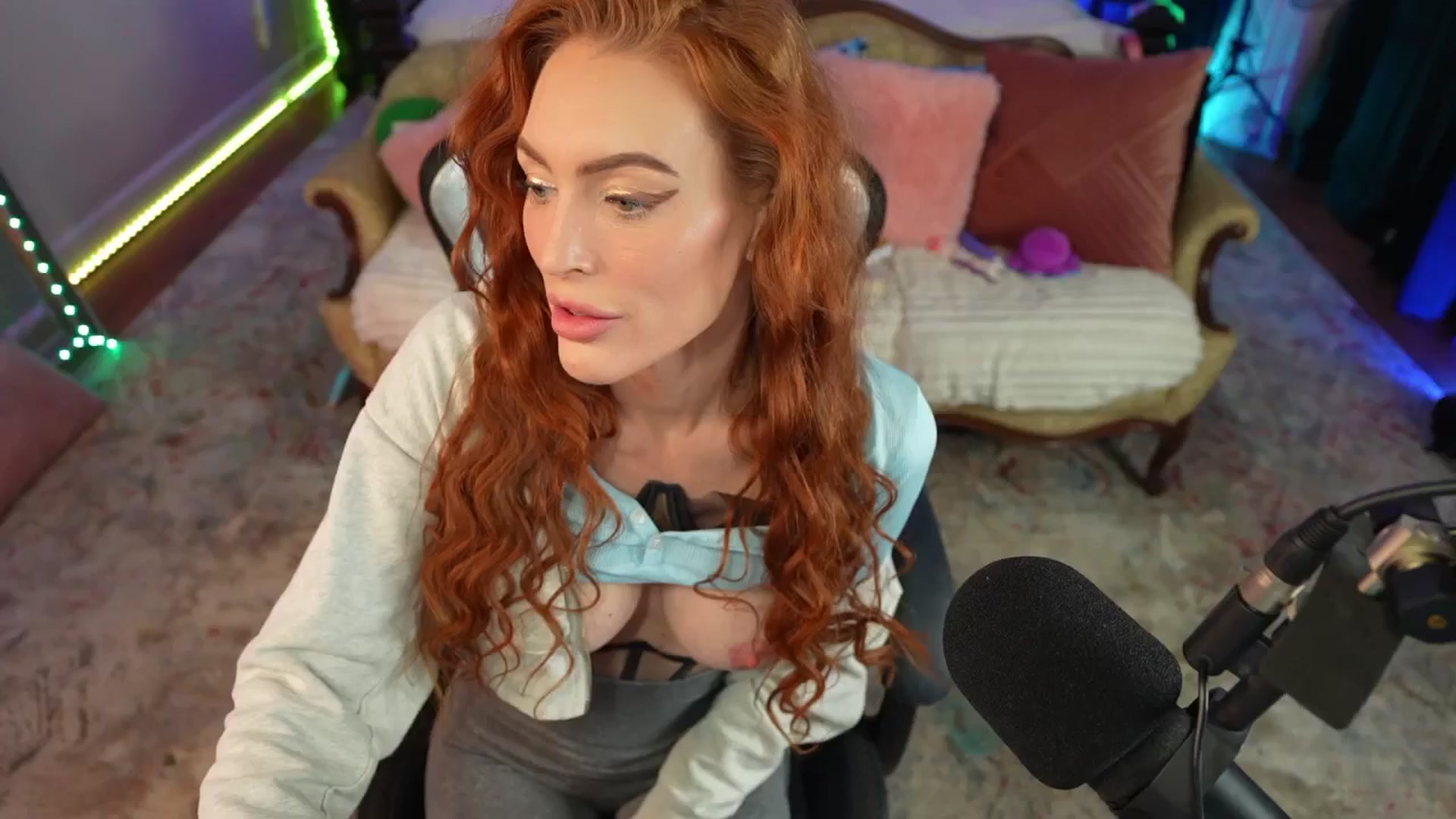 Gallery image thumbnail from JennyBlighe's myfreecams stream on, 03/03/2026, 05:52 image 14 of 20