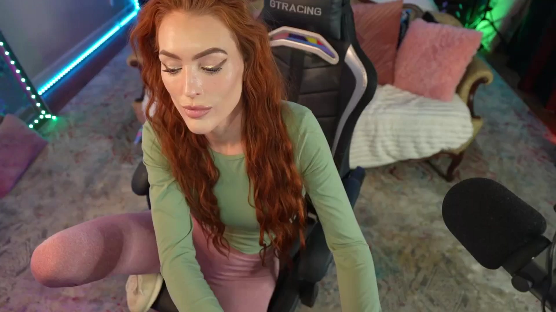 Gallery image thumbnail from JennyBlighe's myfreecams stream on, 03/04/2026, 17:04 image 15 of 20