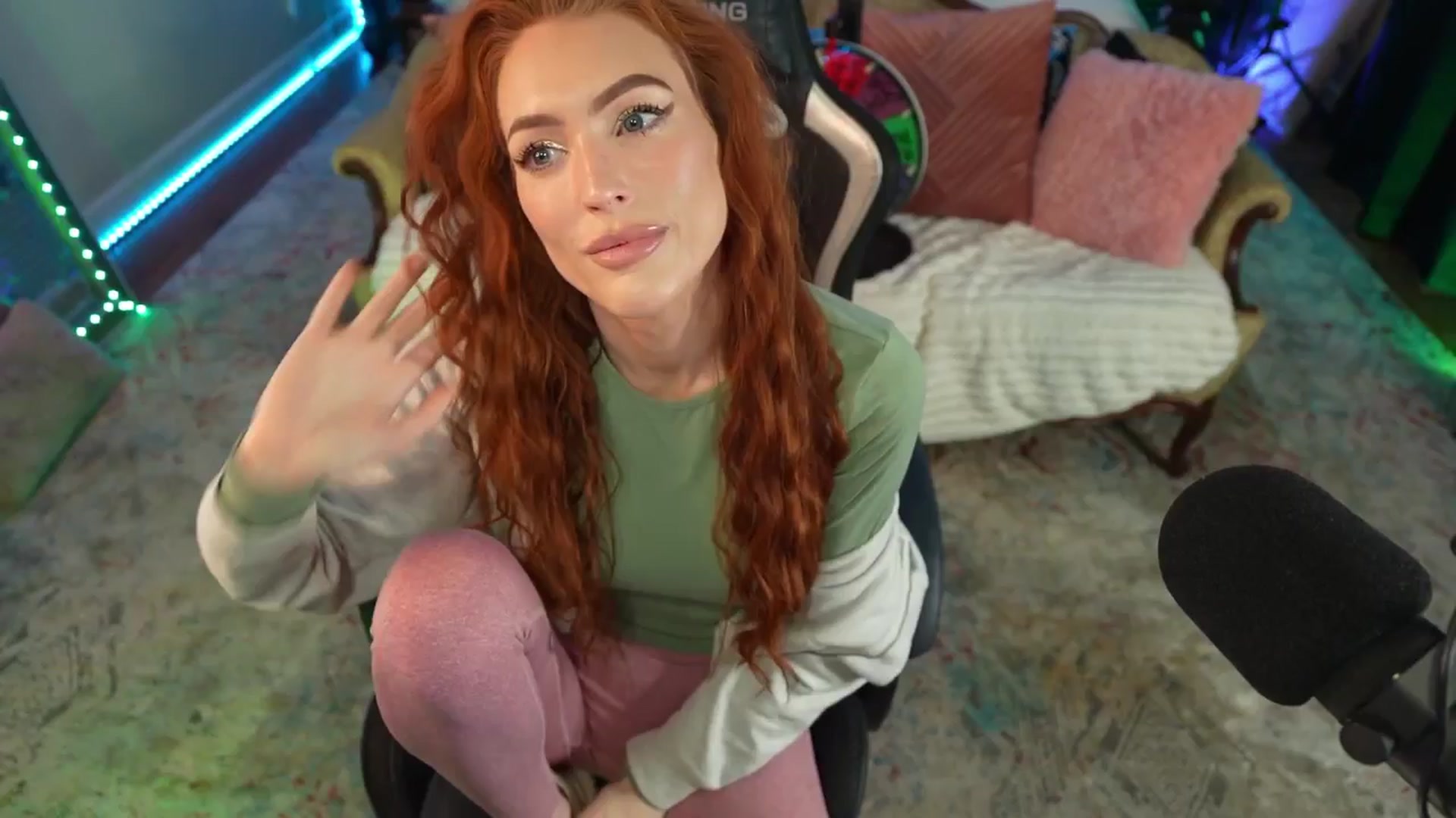 Gallery image thumbnail from JennyBlighe's myfreecams stream on, 03/04/2026, 17:04 image 6 of 20