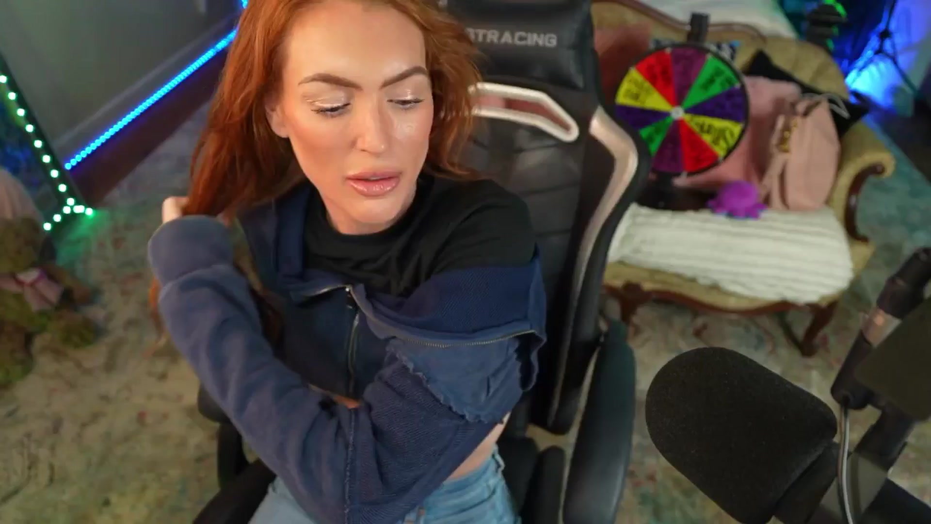 Gallery image thumbnail from JennyBlighe's myfreecams stream on, 03/15/2026, 20:19 image 3 of 20