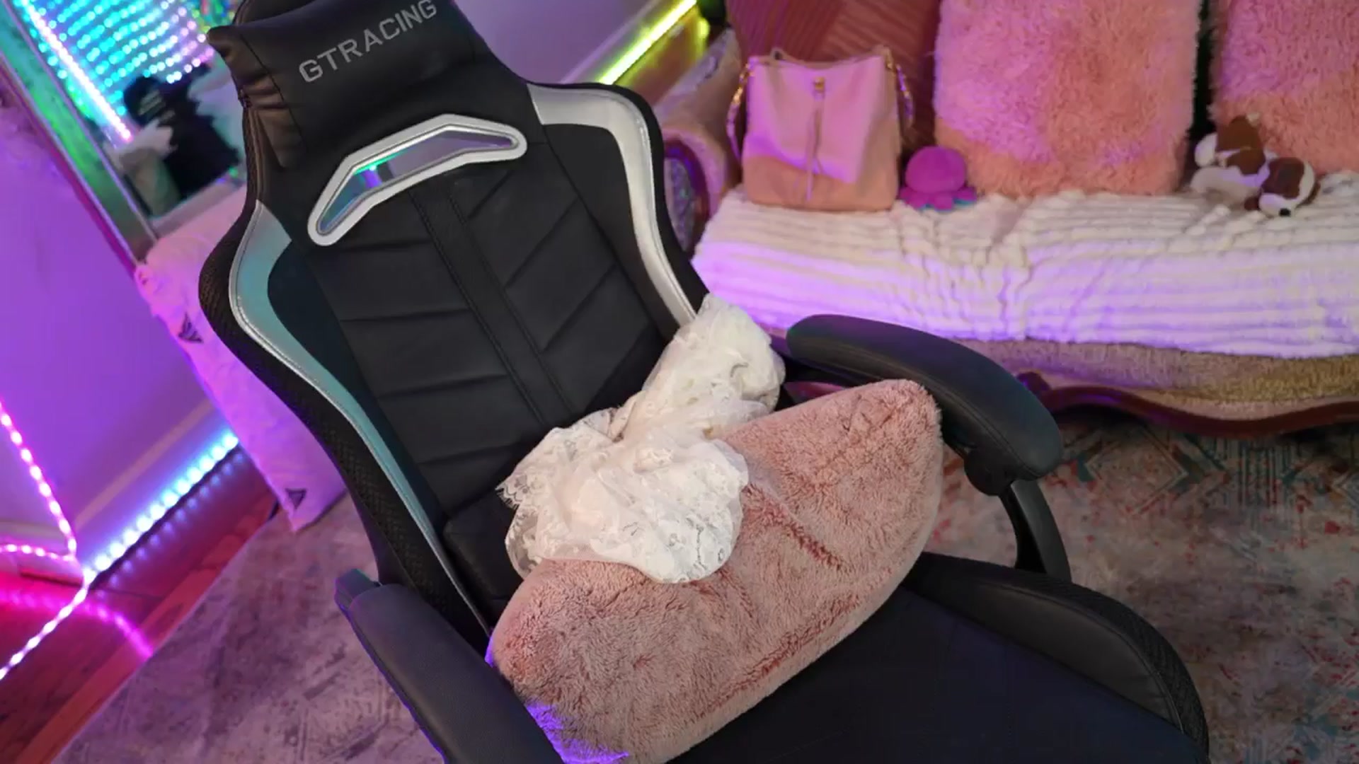 Gallery image thumbnail from JennyBlighe's myfreecams stream on, 03/25/2026, 18:04 image 20 of 20