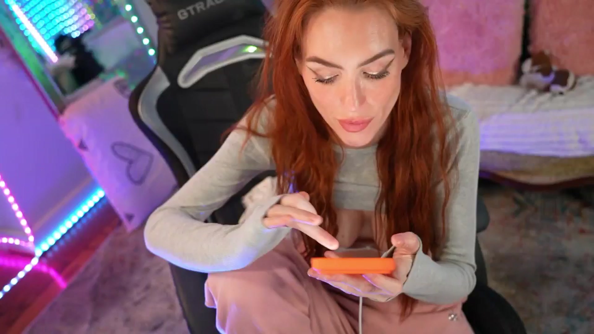Gallery image thumbnail from JennyBlighe's myfreecams stream on, 03/25/2026, 18:04 image 17 of 20