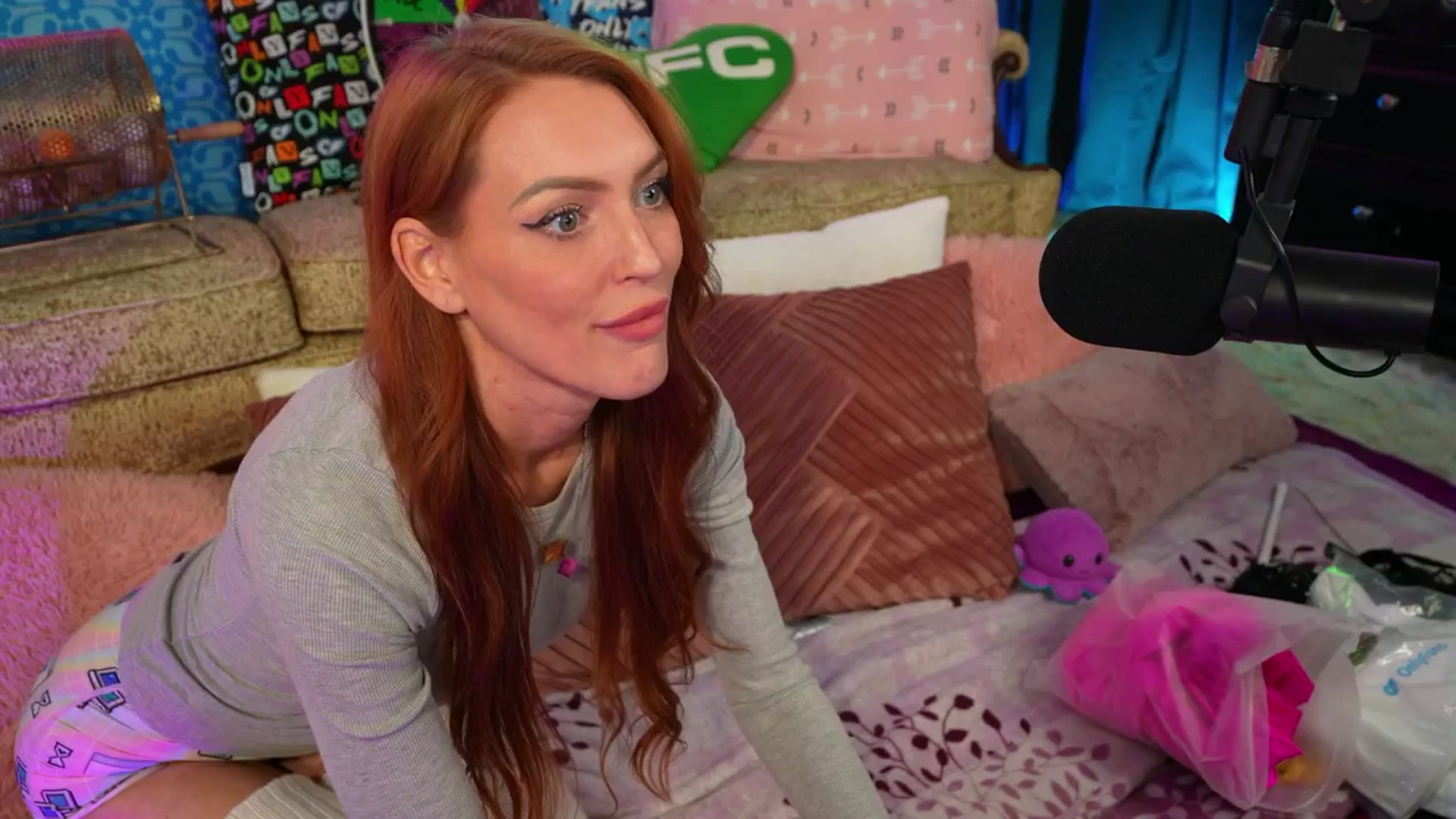 Gallery image thumbnail from JennyBlighe's myfreecams stream on, 05/03/2026, 13:01 image 6 of 20