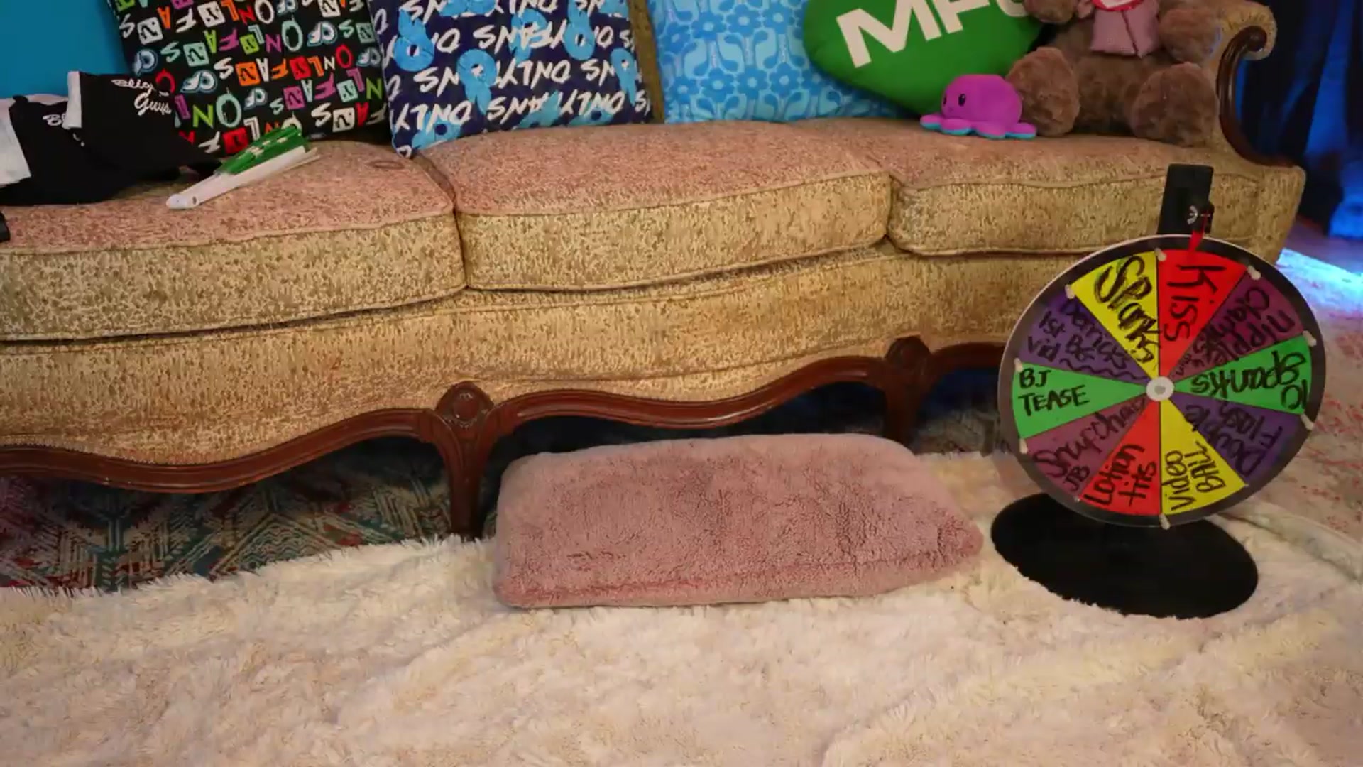 Gallery image thumbnail from JennyBlighe's myfreecams stream on, 06/05/2026, 14:32 image 13 of 20