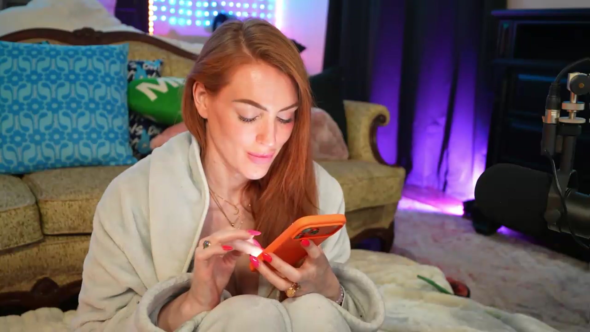 Gallery image thumbnail from JennyBlighe's myfreecams stream on, 07/02/2026, 11:26 image 14 of 20