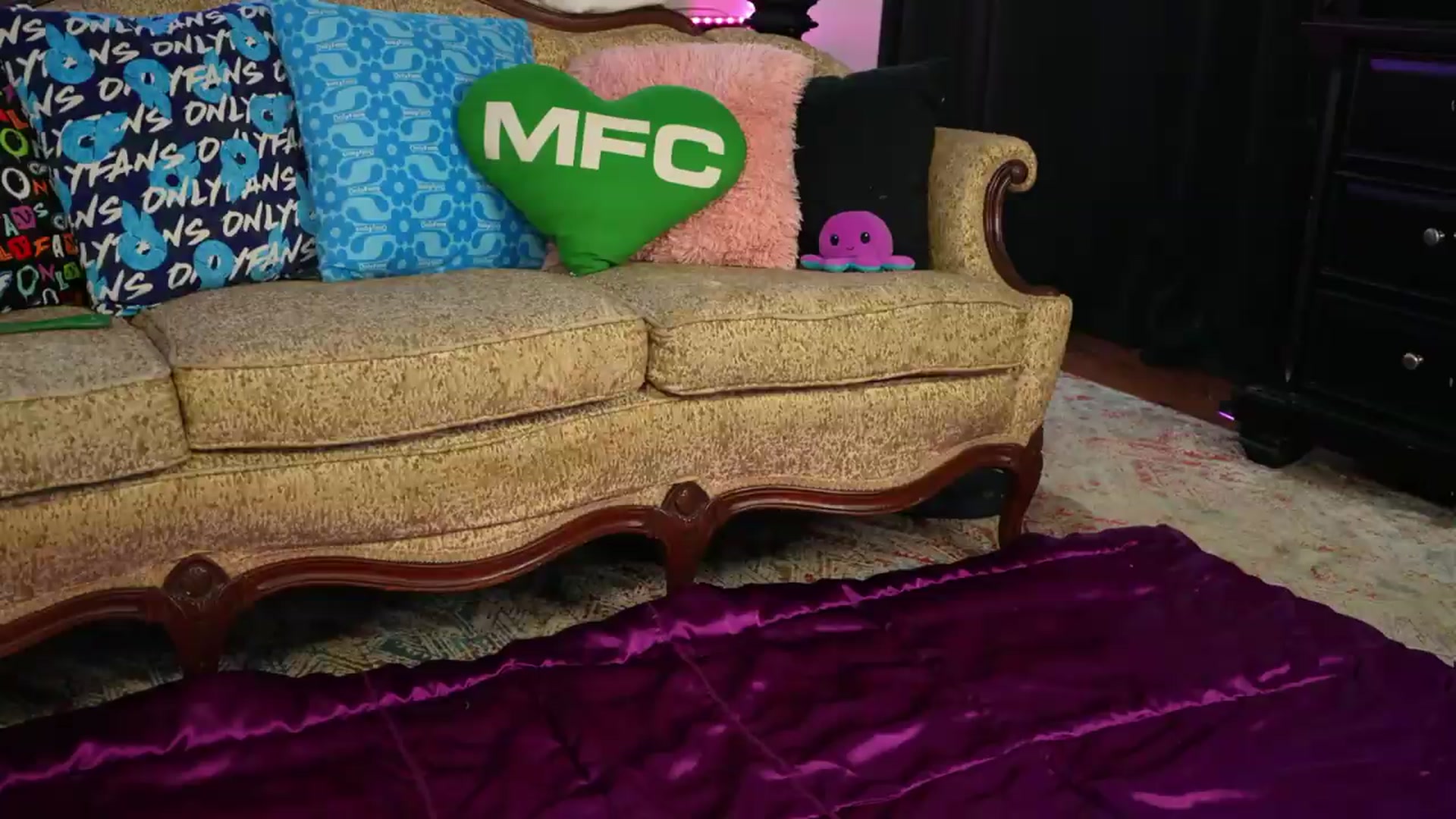 Gallery image thumbnail from JennyBlighe's myfreecams stream on, 07/03/2026, 20:15 image 1 of 20