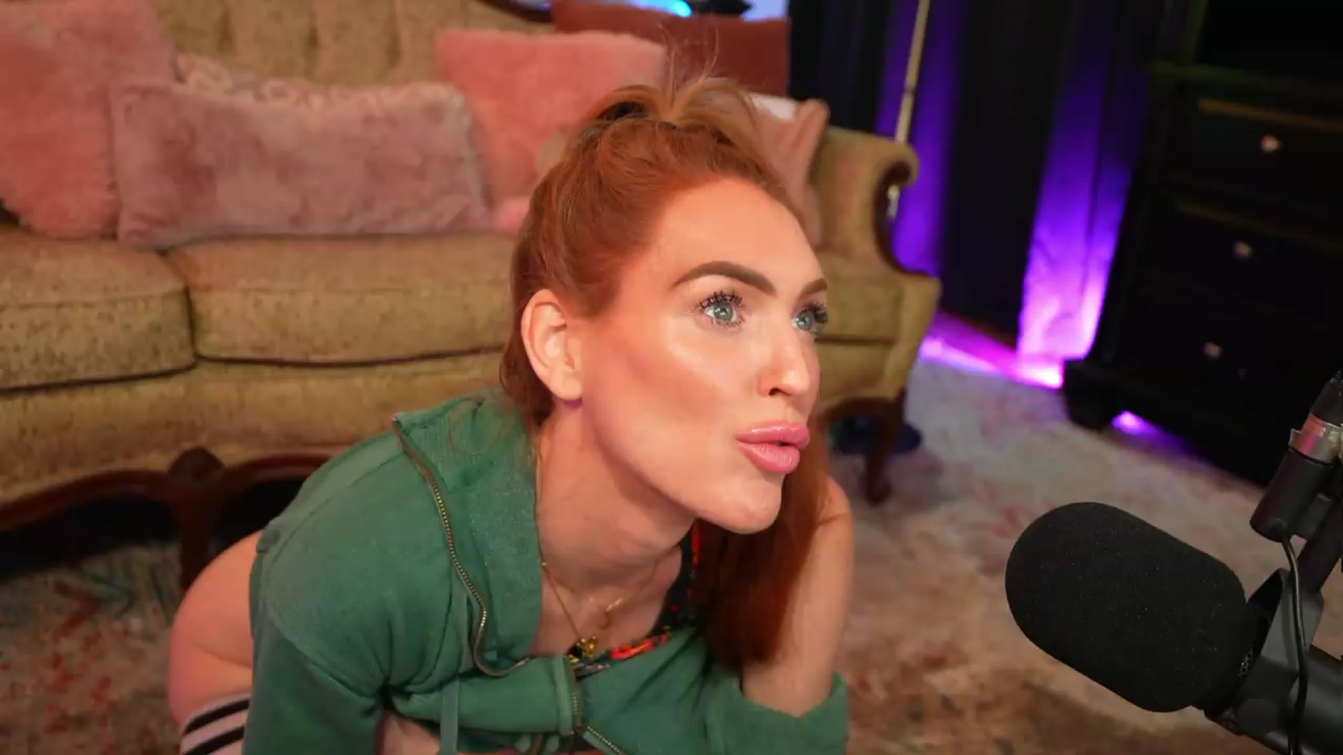 Gallery image thumbnail from JennyBlighe's myfreecams stream on, 07/08/2026, 24:02 image 18 of 20