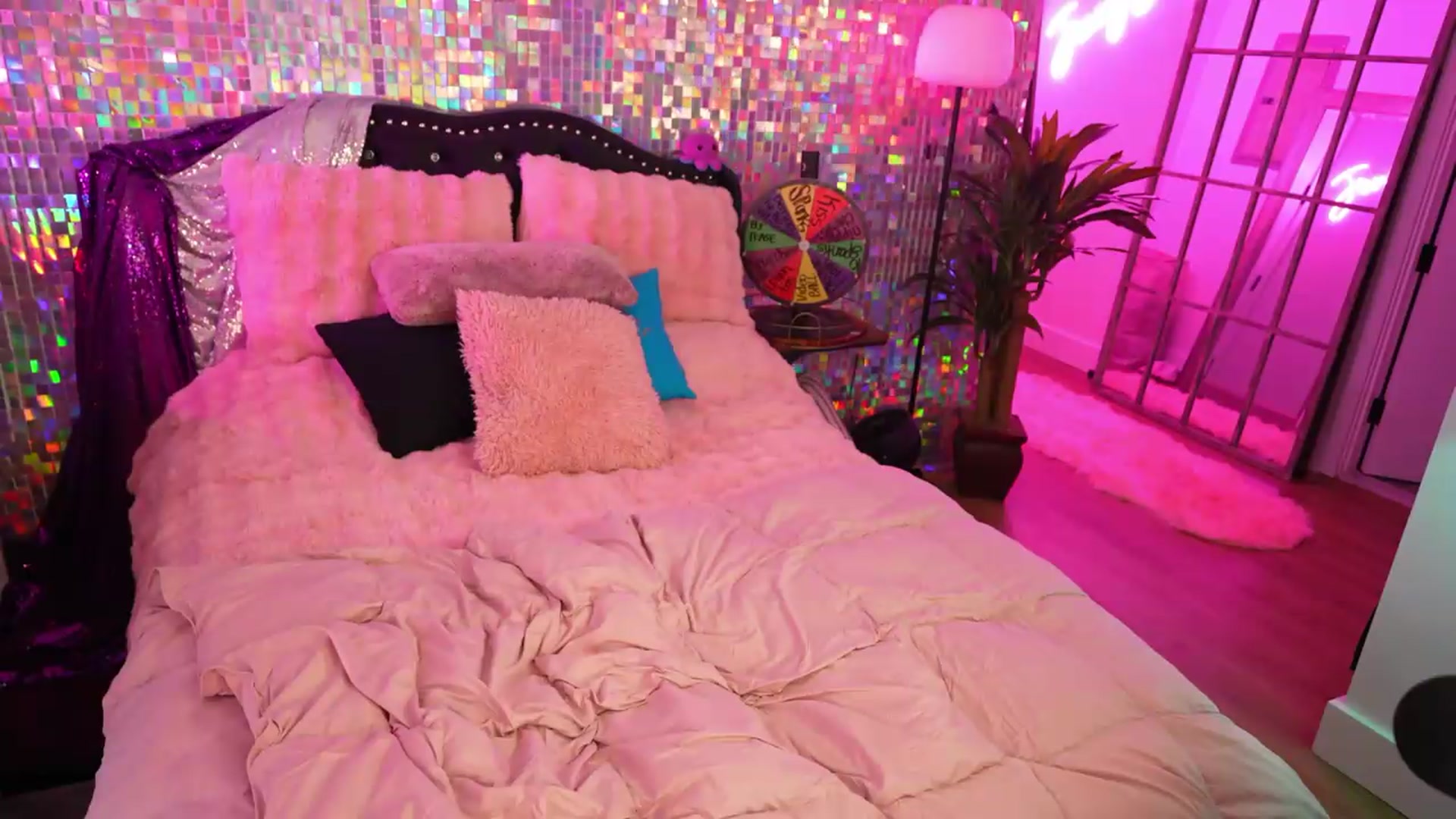 Gallery image thumbnail from JennyBlighe's myfreecams stream on, 09/15/2026, 18:05 image 10 of 20