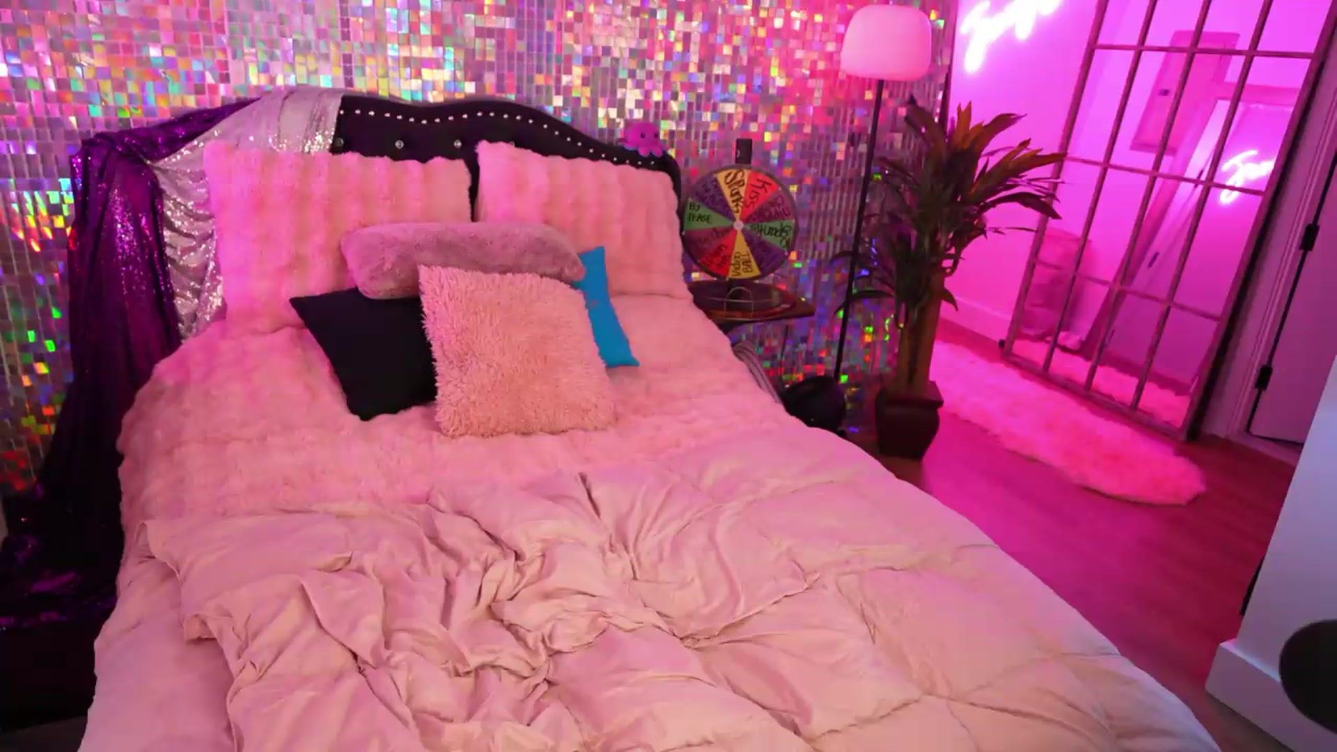 Gallery image thumbnail from JennyBlighe's myfreecams stream on, 09/15/2026, 18:05 image 18 of 20