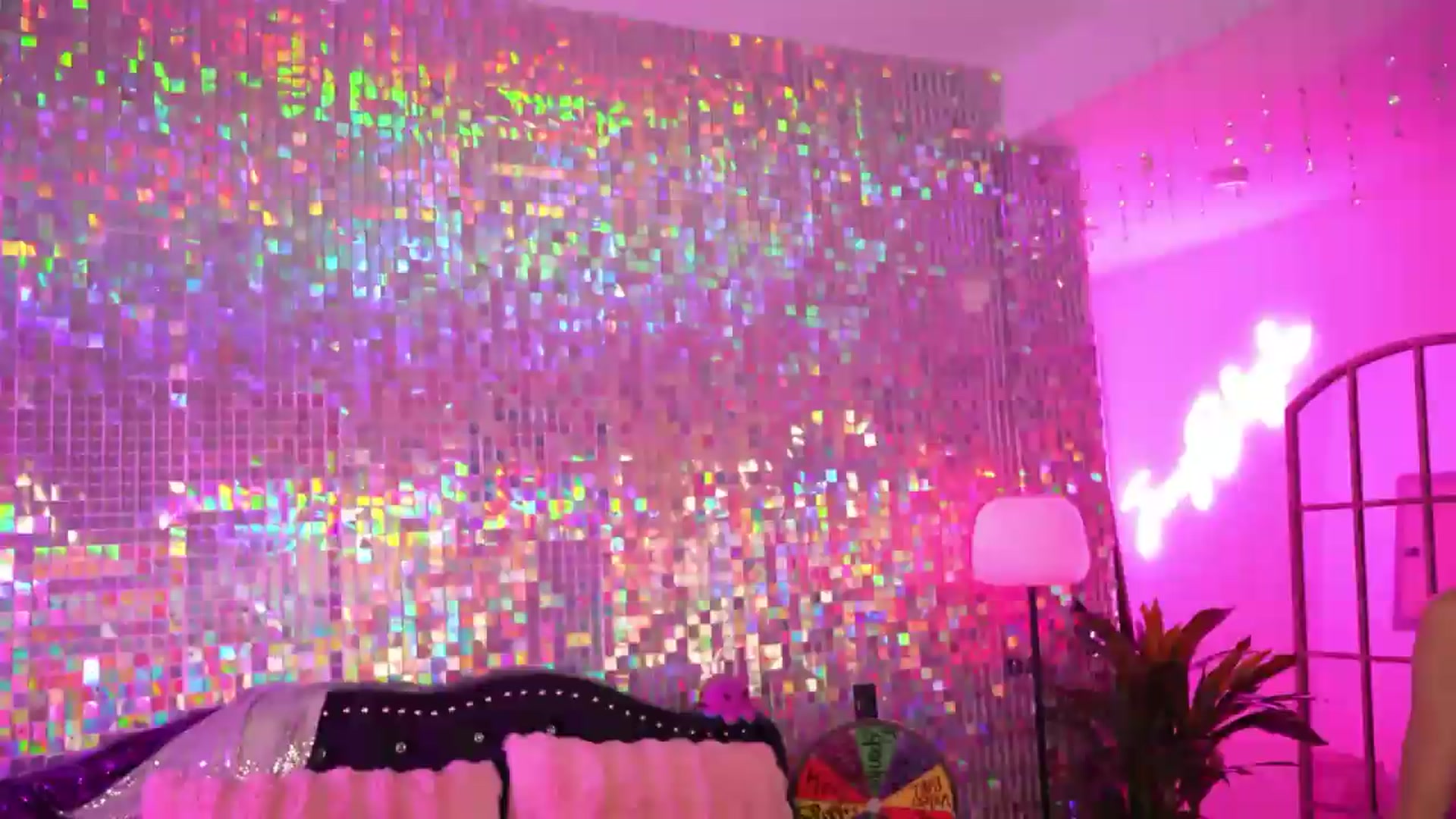 Gallery image thumbnail from JennyBlighe's myfreecams stream on, 09/16/2026, 24:01 image 17 of 20