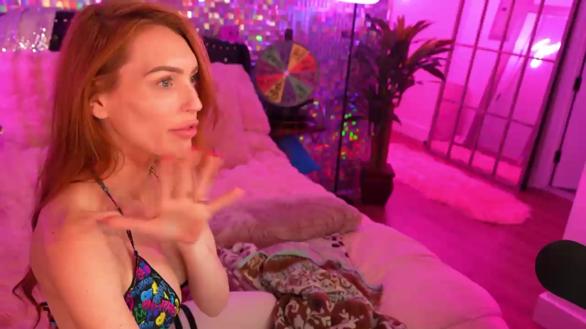 Gallery image thumbnail from JennyBlighe's myfreecams stream on, 09/17/2026, 09:37 image 13 of 20