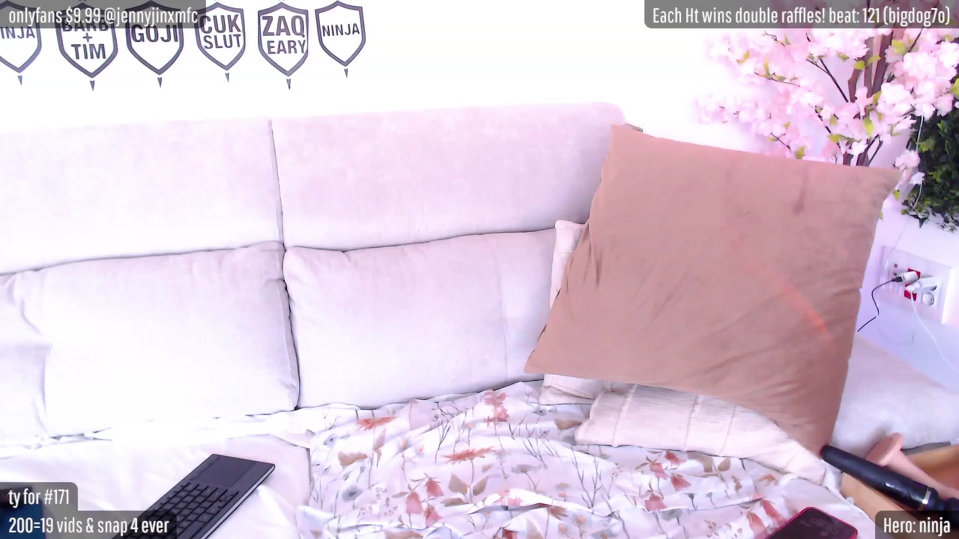 Gallery image thumbnail from JennyJinx's myfreecams stream on, 04/24/2023, 08:52 image 10 of 20
