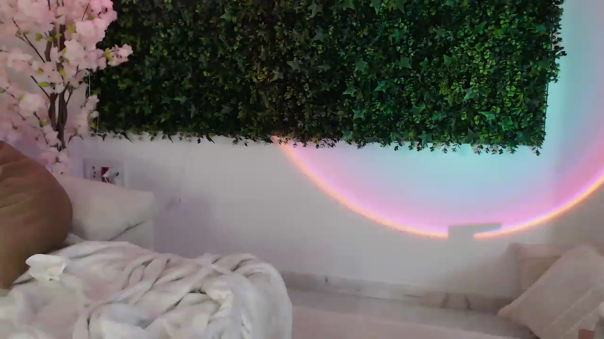 Gallery image thumbnail from JennyJinx's myfreecams stream on, 05/16/2023, 07:14 image 14 of 20
