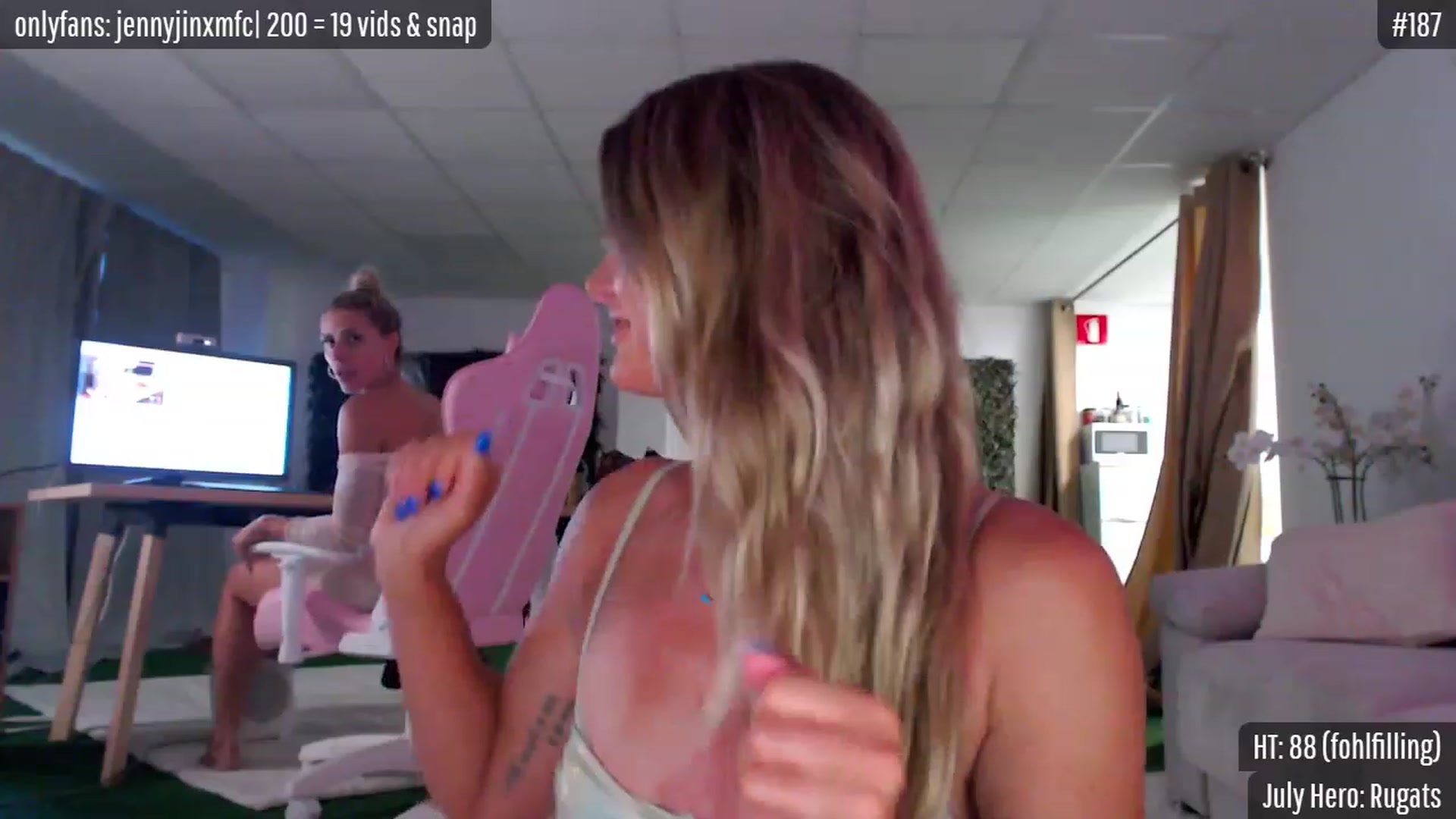 Gallery image thumbnail from JennyJinx's myfreecams stream on, 07/14/2023, 19:28 image 19 of 20
