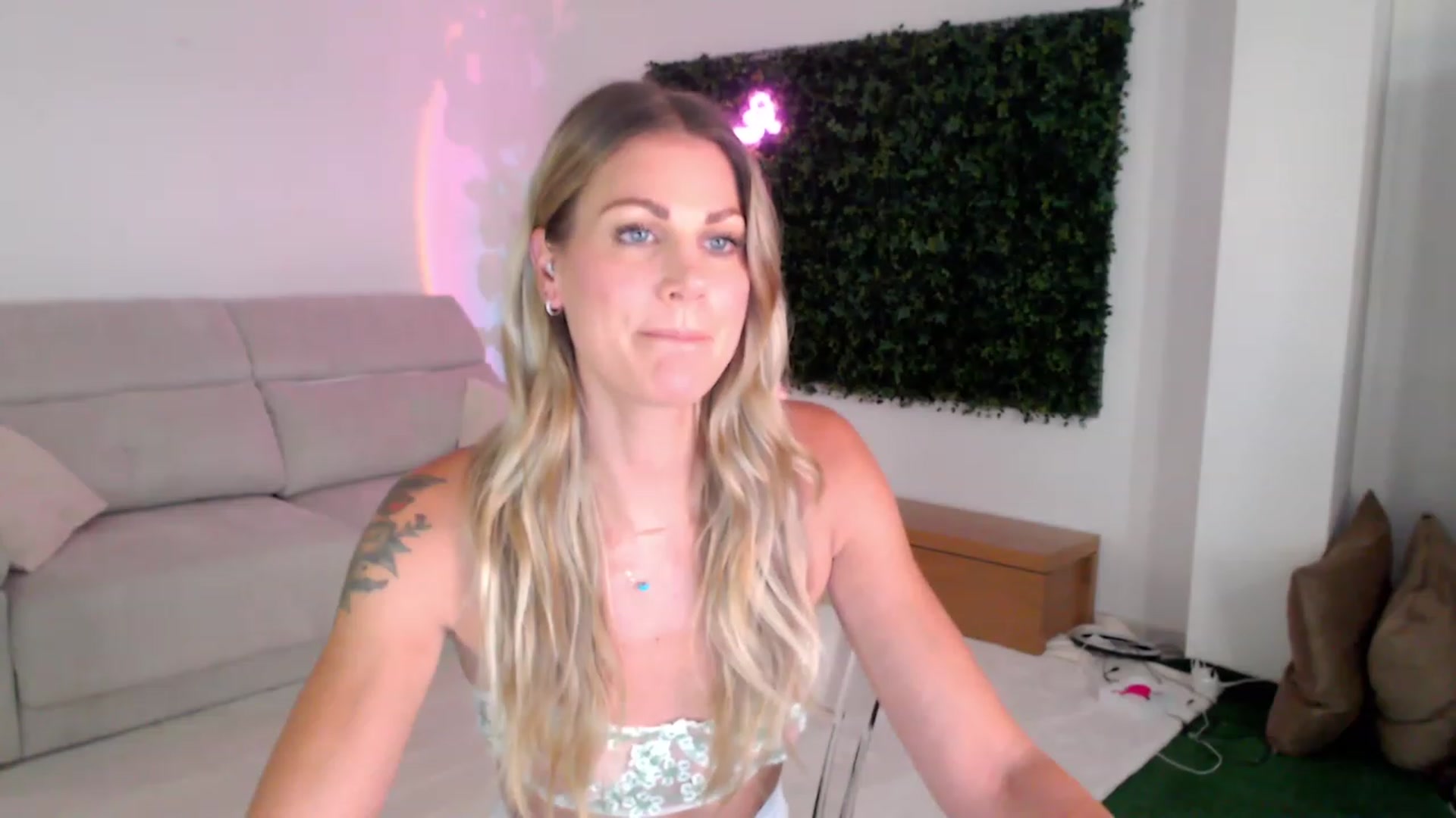 Gallery image thumbnail from JennyJinx's myfreecams stream on, 07/17/2023, 16:14 image 3 of 20