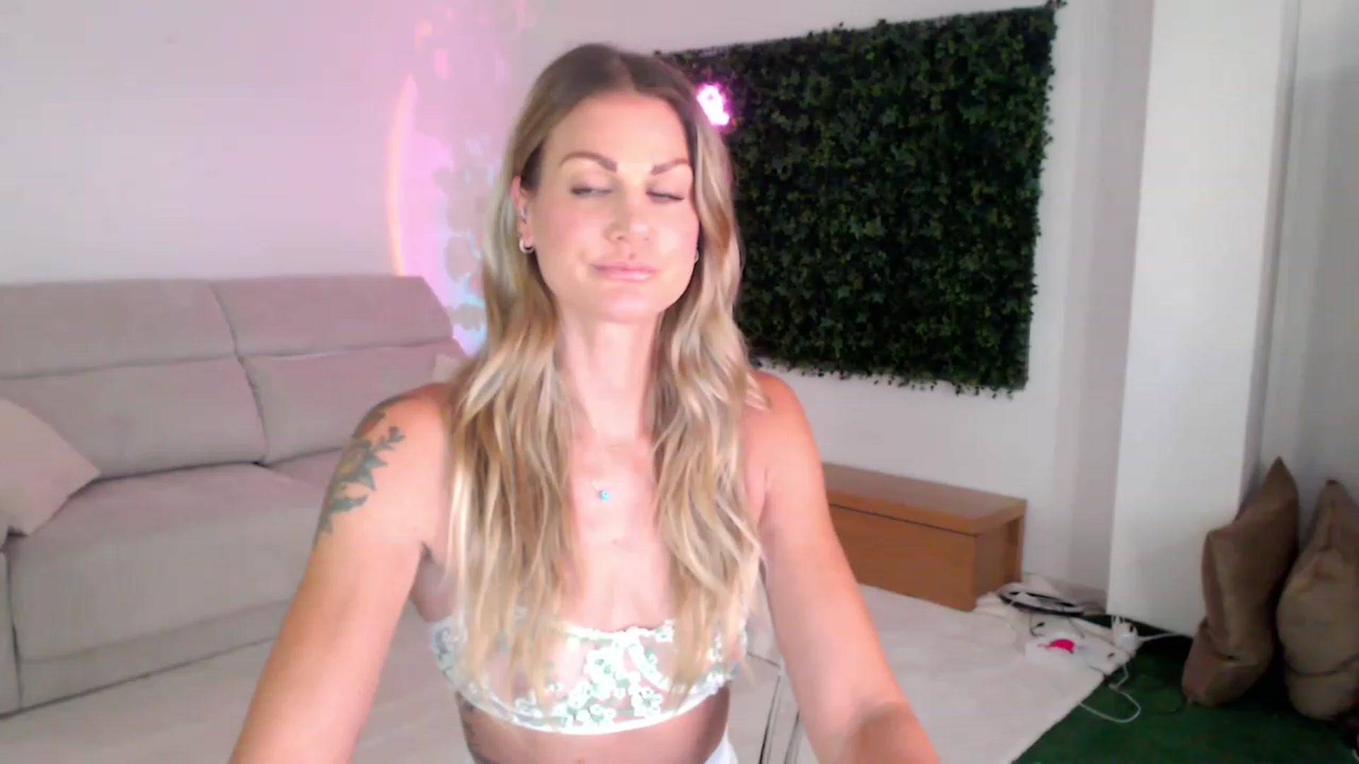 Gallery image thumbnail from JennyJinx's myfreecams stream on, 07/17/2023, 16:14 image 2 of 20