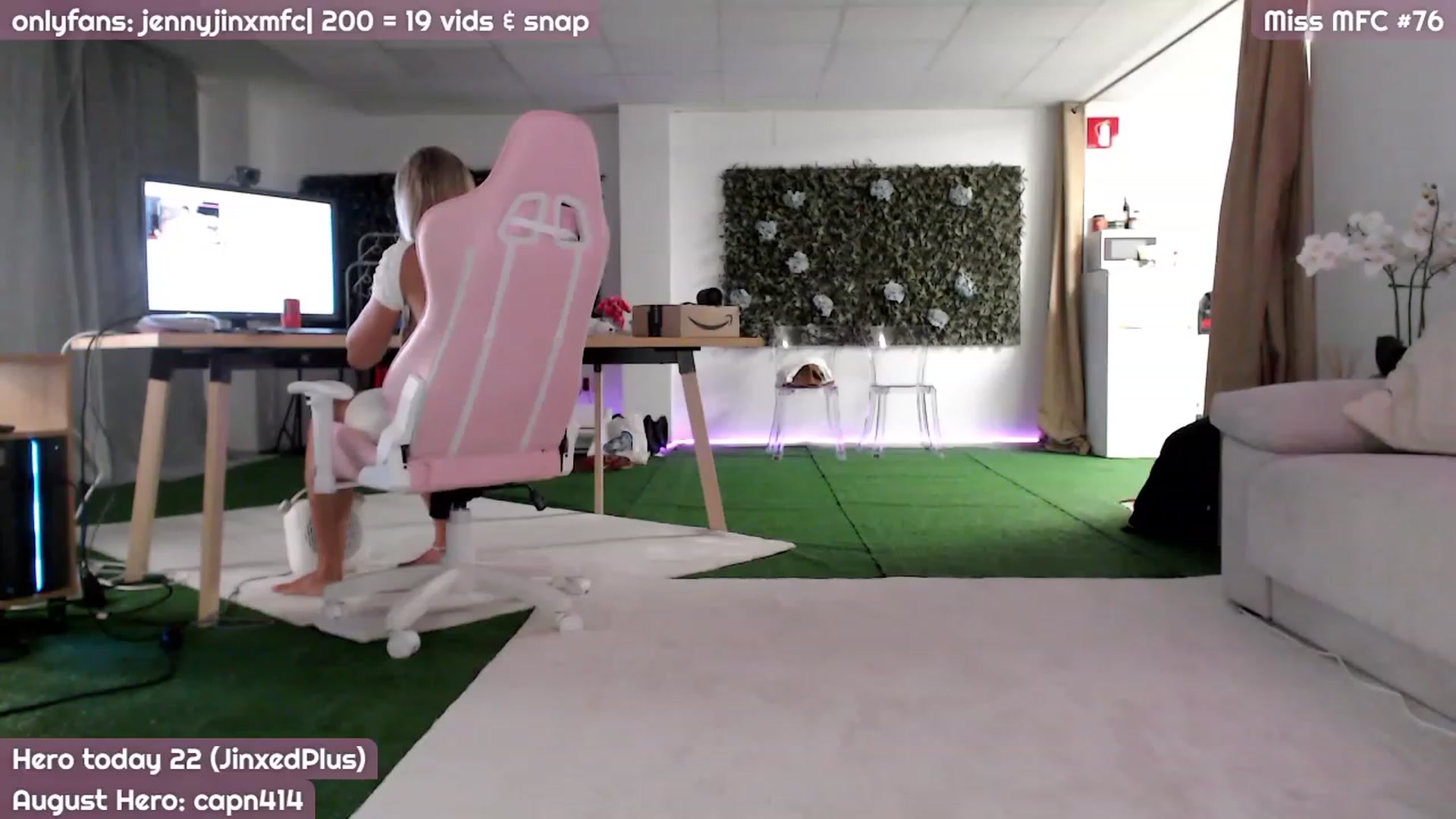 Gallery image thumbnail from JennyJinx's myfreecams stream on, 08/11/2023, 20:23 image 15 of 20