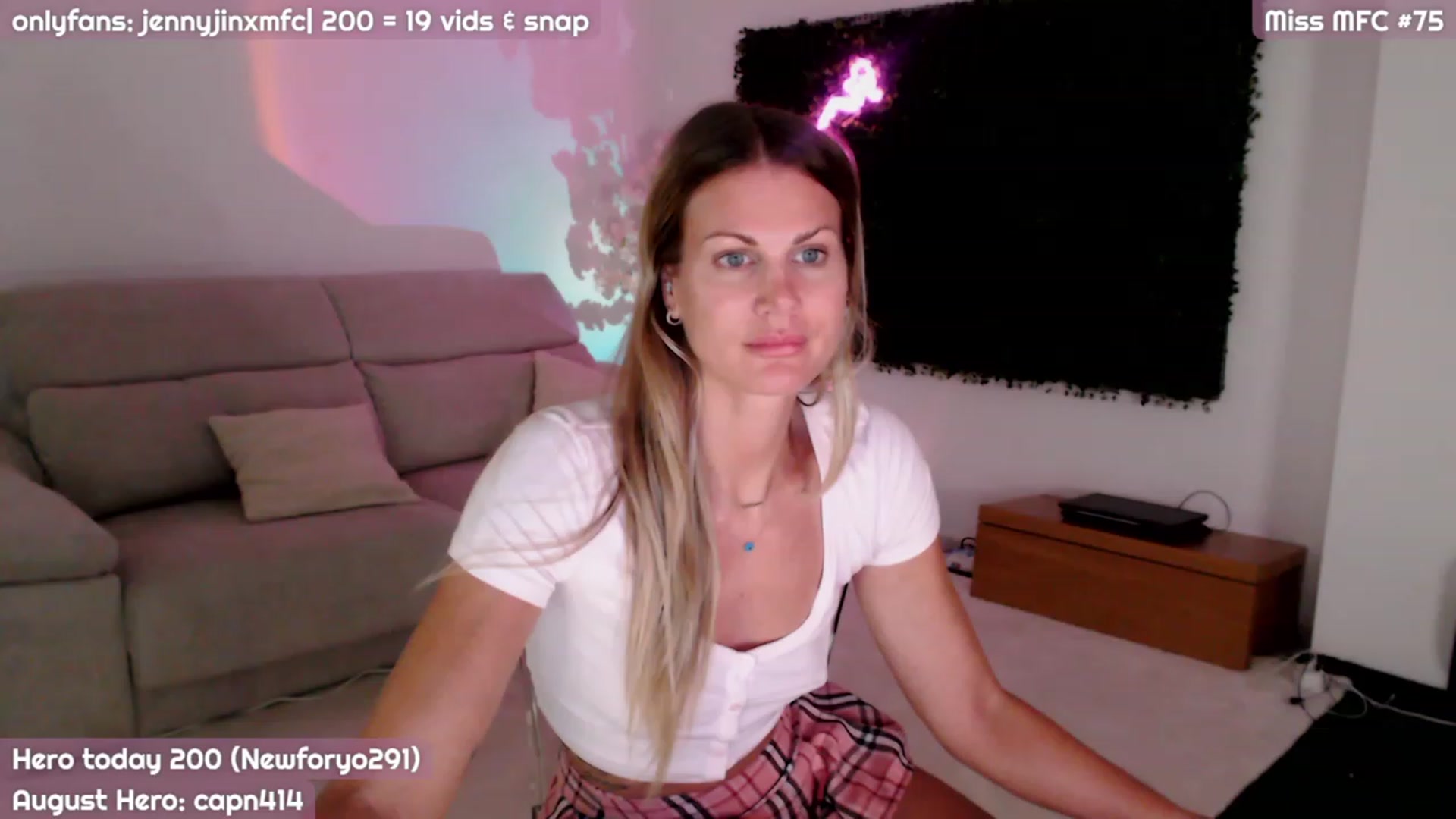 Gallery image thumbnail from JennyJinx's myfreecams stream on, 08/12/2023, 21:20 image 17 of 20
