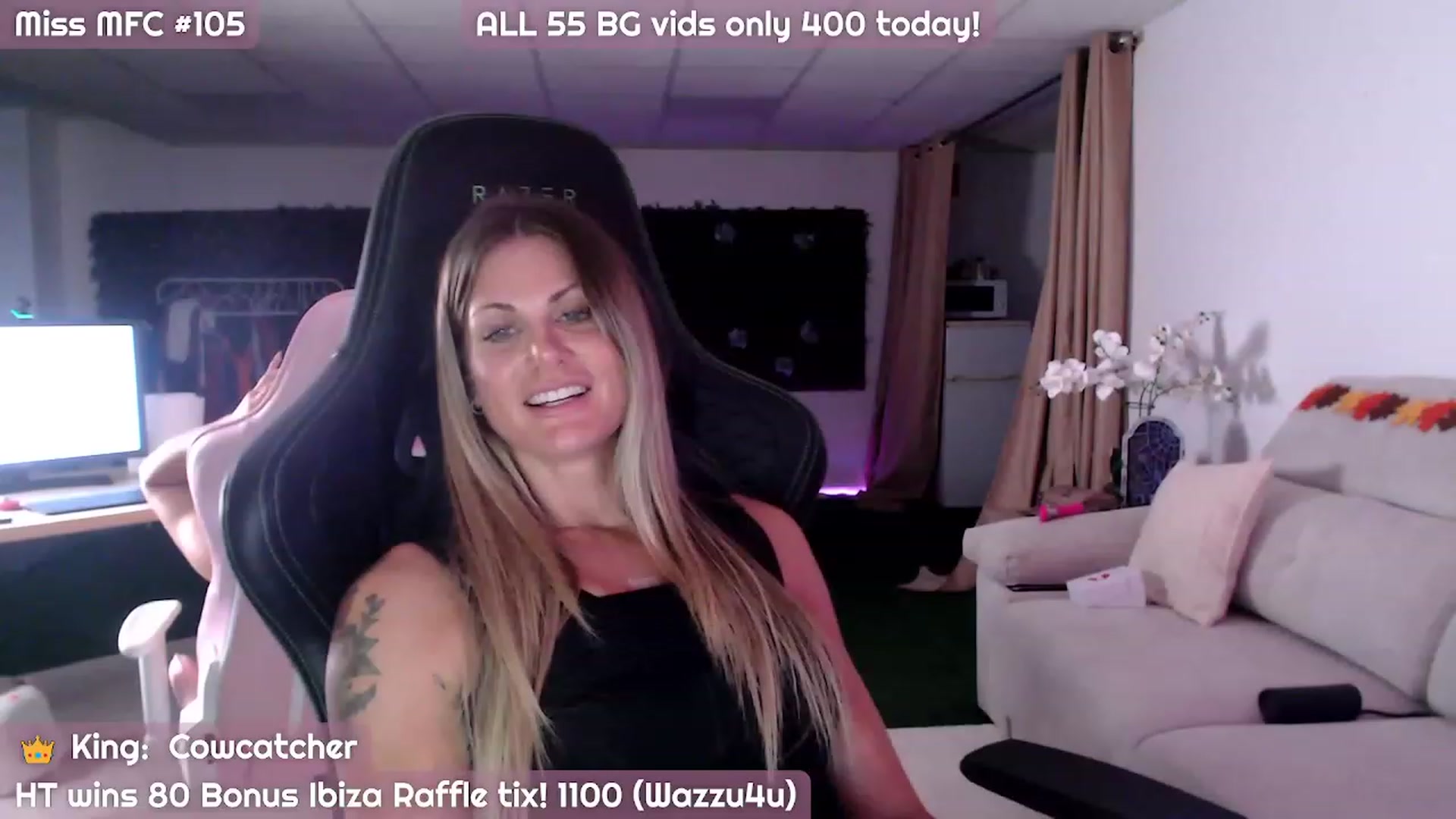 Gallery image thumbnail from JennyJinx's myfreecams stream on, 10/31/2023, 07:07 image 3 of 20