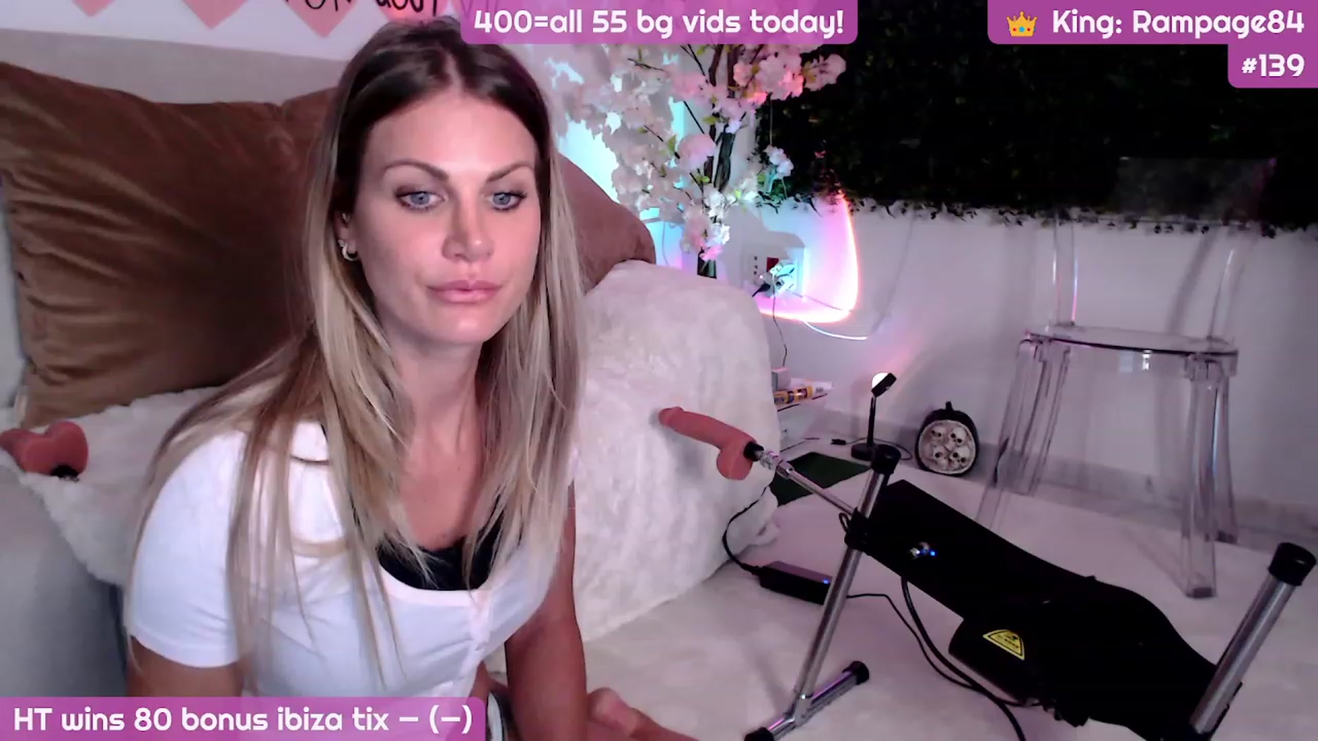 Gallery image thumbnail from JennyJinx's myfreecams stream on, 11/15/2023, 05:47 image 4 of 20