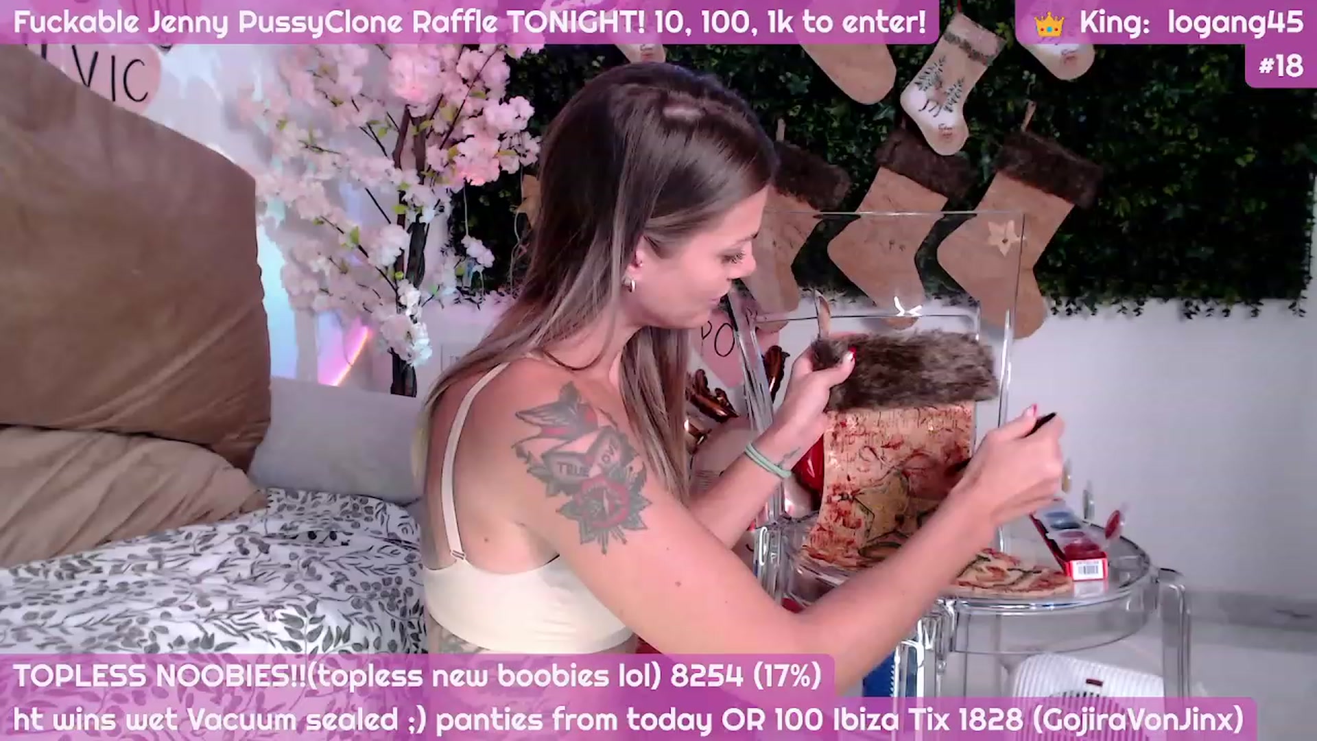 Gallery image thumbnail from JennyJinx's myfreecams stream on, 12/01/2023, 10:17 image 20 of 20