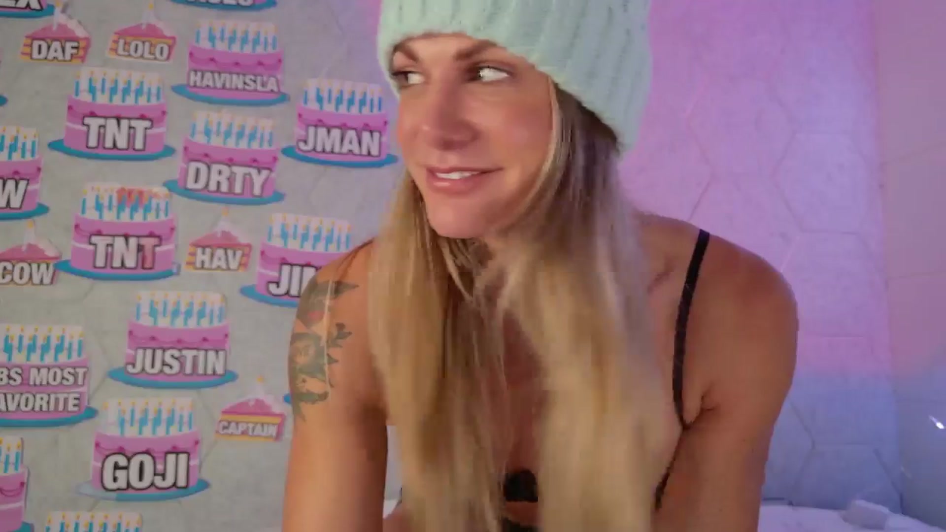 Gallery image thumbnail from JennyJinx's myfreecams stream on, 10/30/2024, 22:52 image 18 of 20
