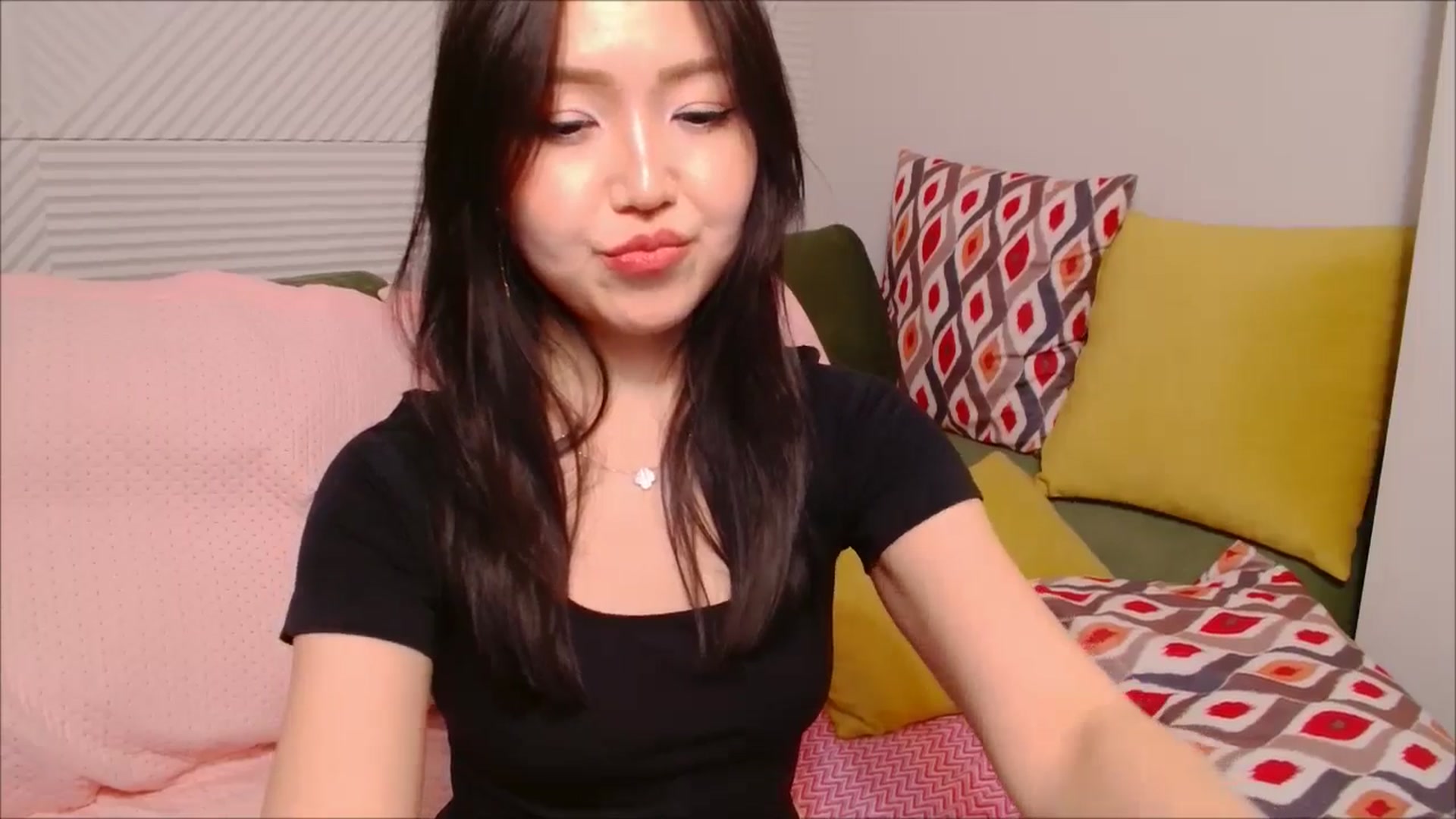 Gallery image thumbnail from JennyLeee's myfreecams stream on, 08/20/2024, 07:46 image 15 of 20
