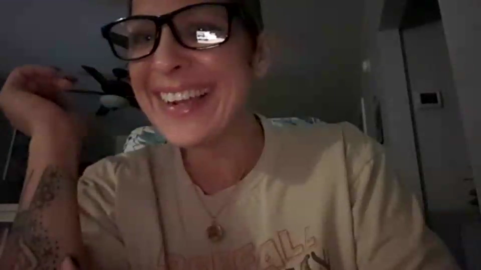 Gallery image thumbnail from JennyShore72's myfreecams stream on, 08/18/2026, 06:06 image 15 of 20