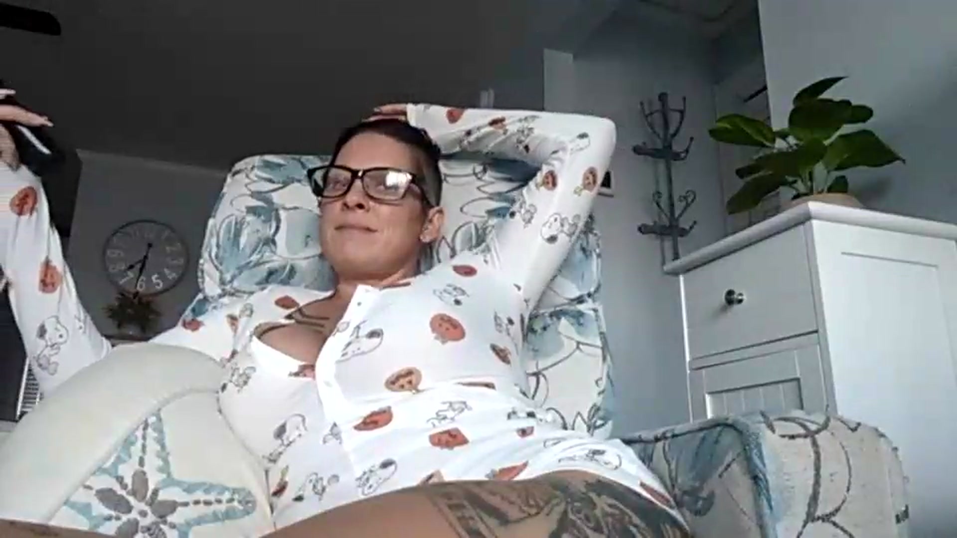 Gallery image thumbnail from JennyShore72's myfreecams stream on, 08/20/2026, 23:47 image 8 of 20