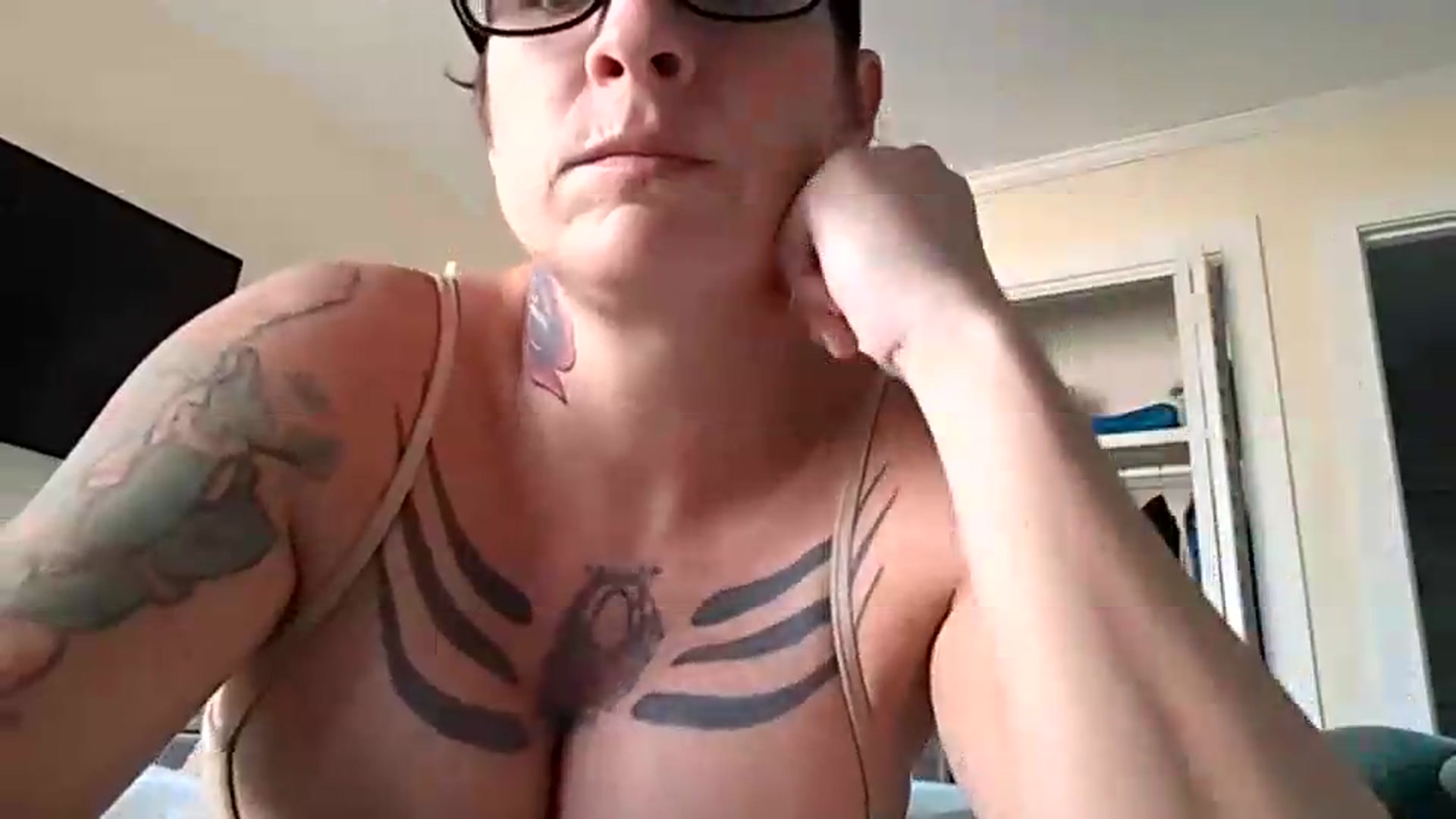 Gallery image thumbnail from JennyShore72's myfreecams stream on, 08/26/2026, 19:15 image 5 of 20