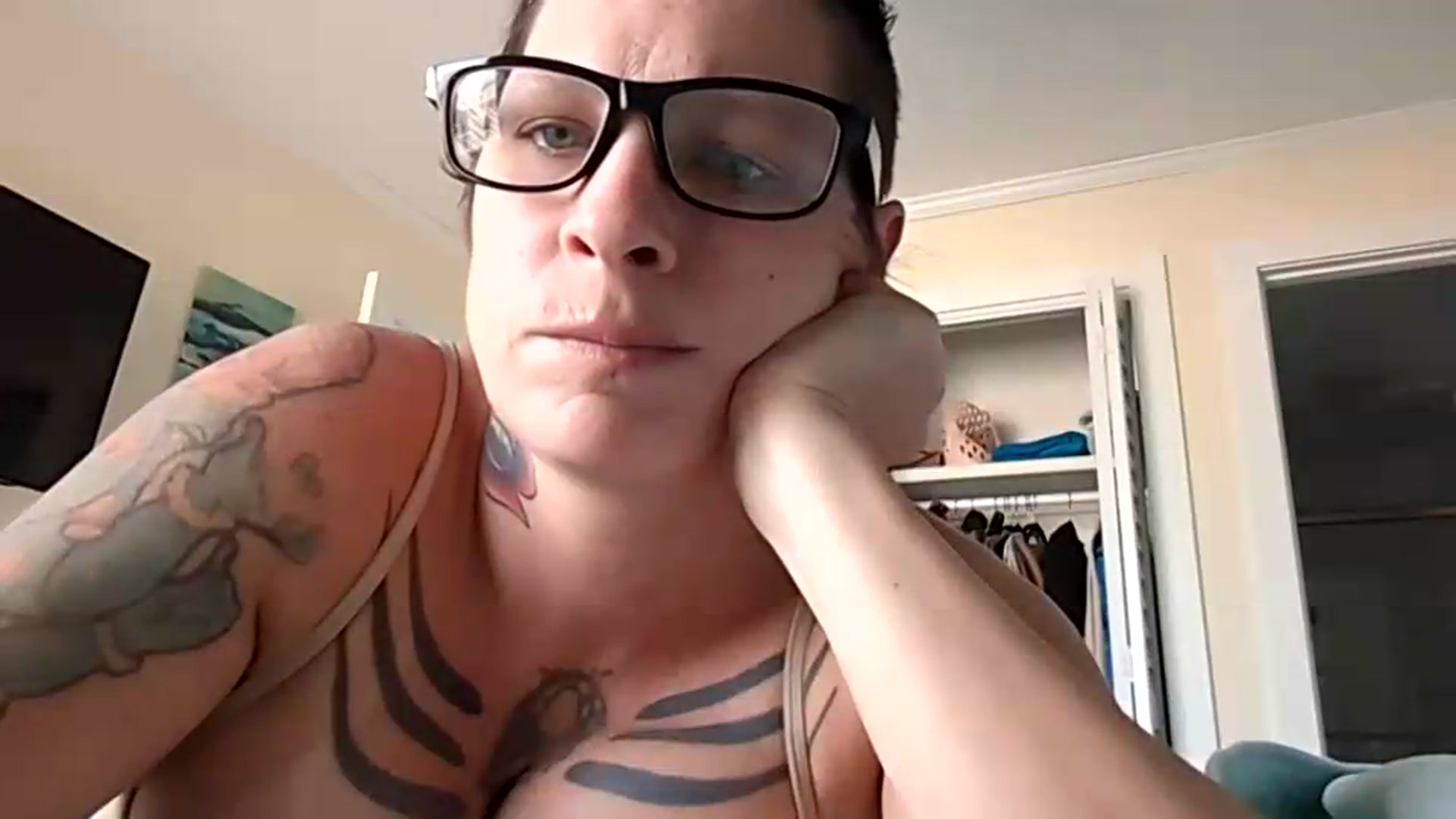 Gallery image thumbnail from JennyShore72's myfreecams stream on, 08/26/2026, 19:15 image 9 of 20