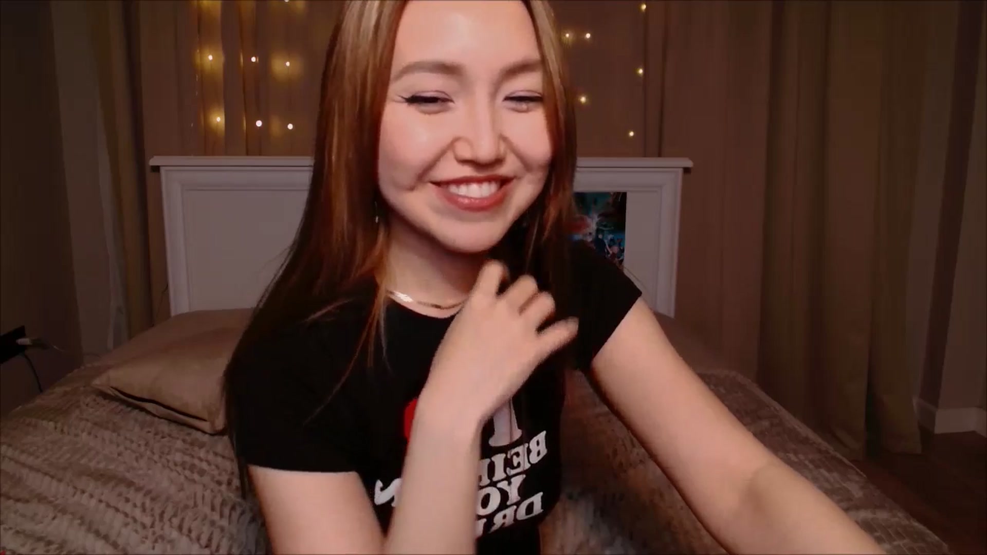 Gallery image thumbnail from JennyVibe's myfreecams stream on, 12/31/2024, 10:15 image 5 of 20