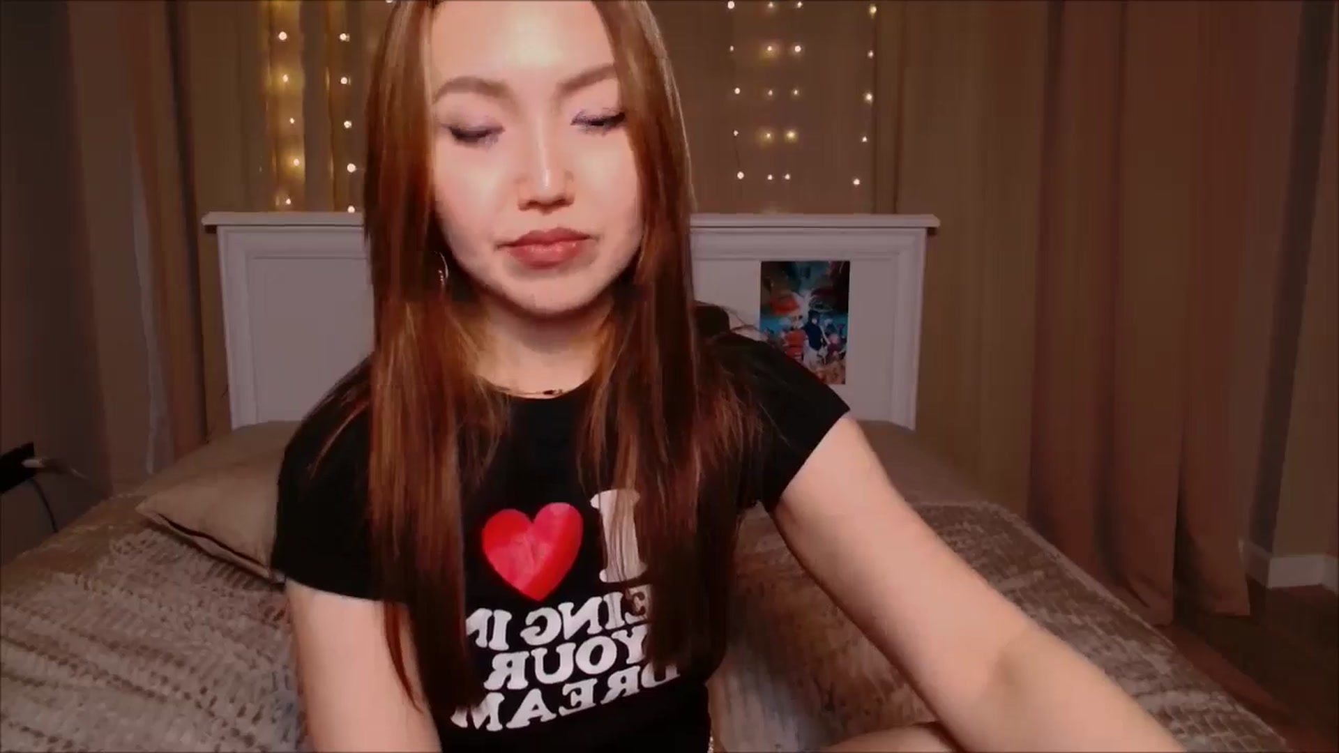 Gallery image thumbnail from JennyVibe's myfreecams stream on, 12/31/2024, 10:15 image 16 of 20