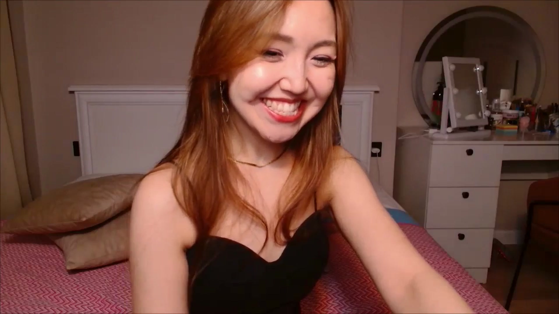 Gallery image thumbnail from JennyVibe's myfreecams stream on, 01/12/2025, 10:05 image 19 of 20
