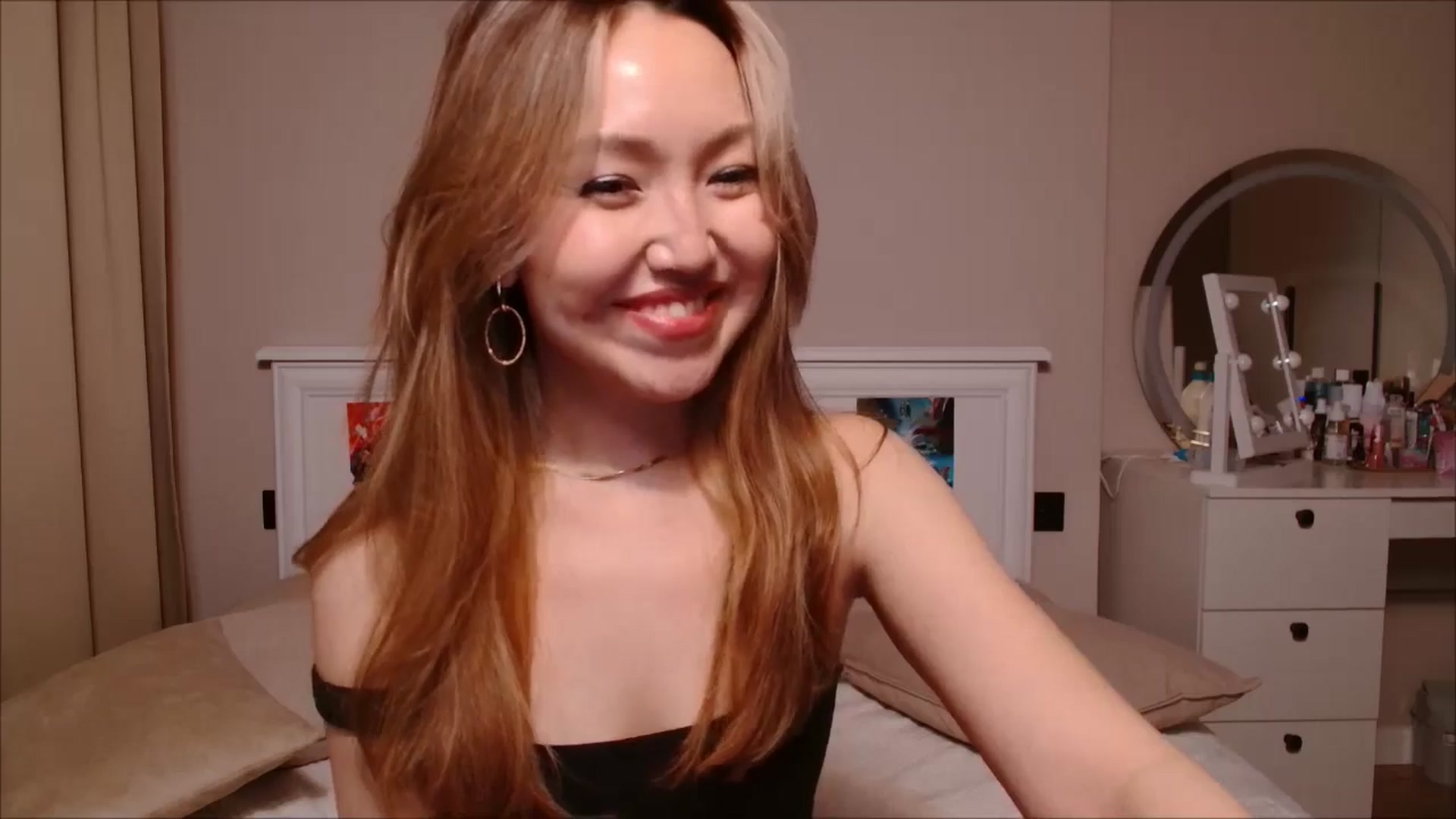 Gallery image thumbnail from JennyVibe's myfreecams stream on, 05/04/2025, 10:35 image 14 of 20