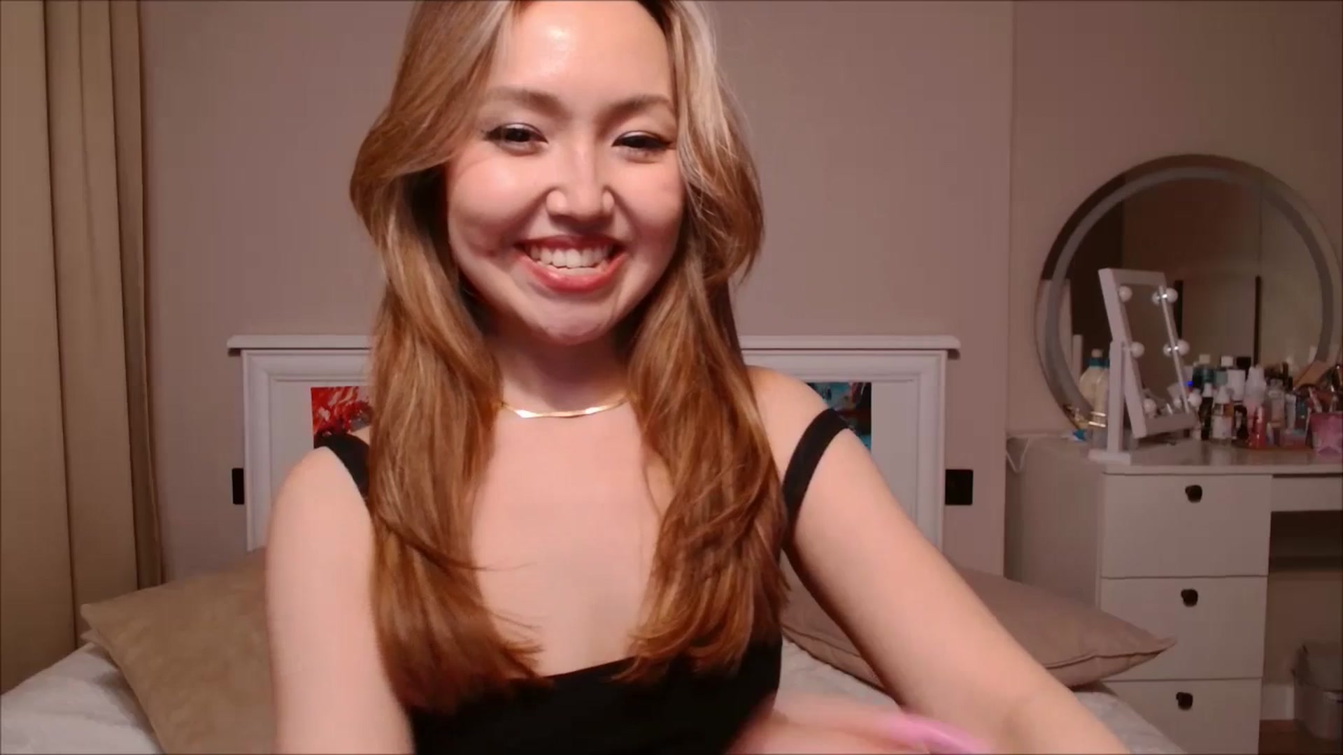 Gallery image thumbnail from JennyVibe's myfreecams stream on, 05/04/2025, 10:35 image 20 of 20