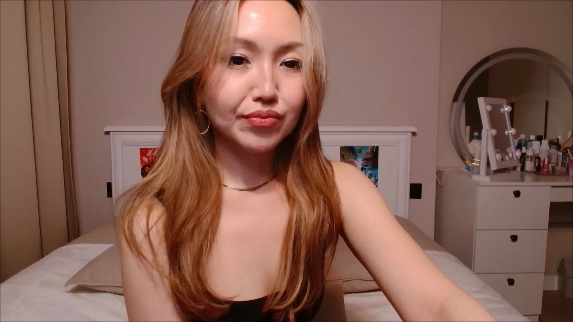 Gallery image thumbnail from JennyVibe's myfreecams stream on, 05/04/2025, 10:35 image 4 of 20