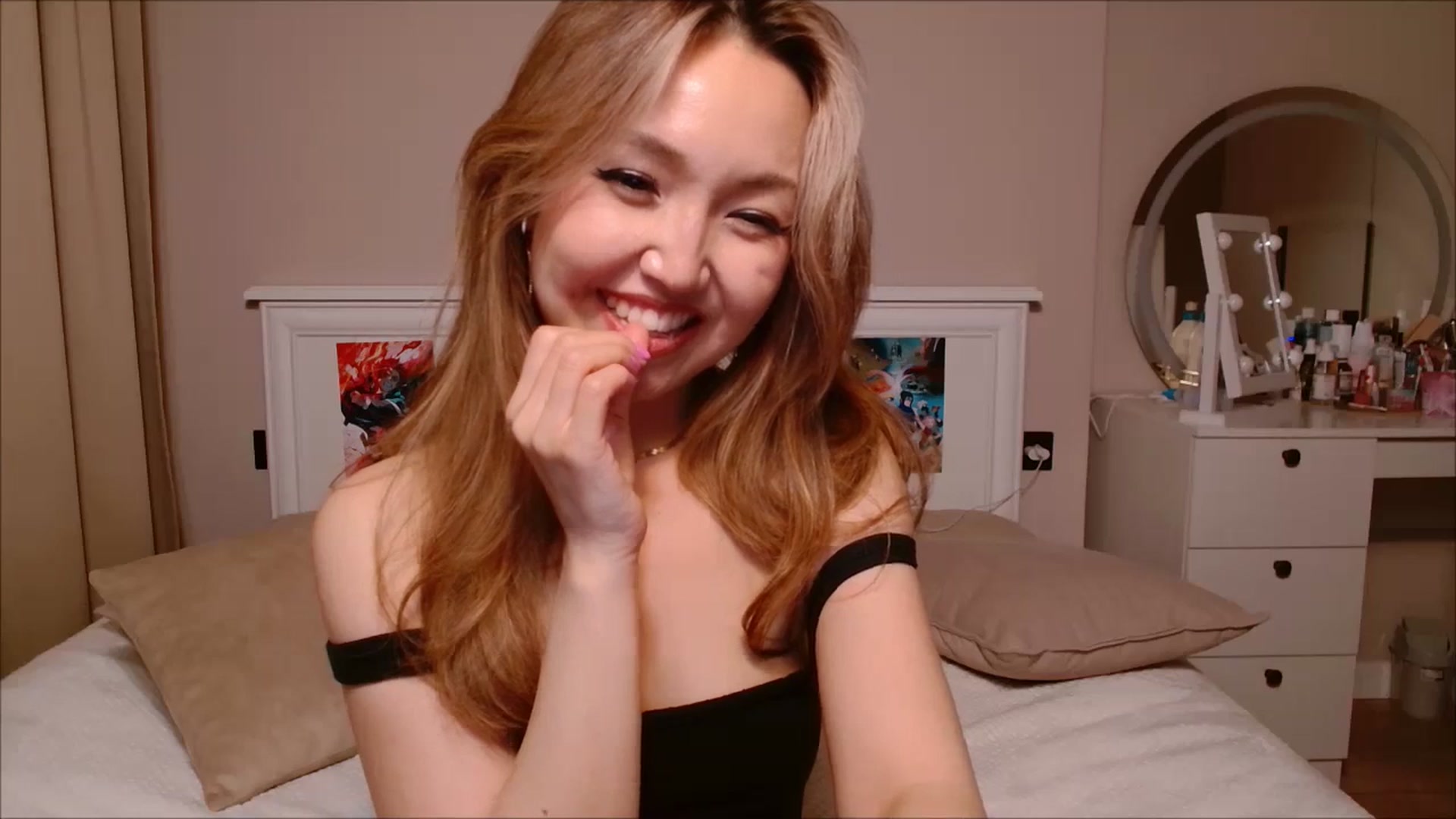 Gallery image thumbnail from JennyVibe's myfreecams stream on, 05/04/2025, 11:07 image 8 of 20