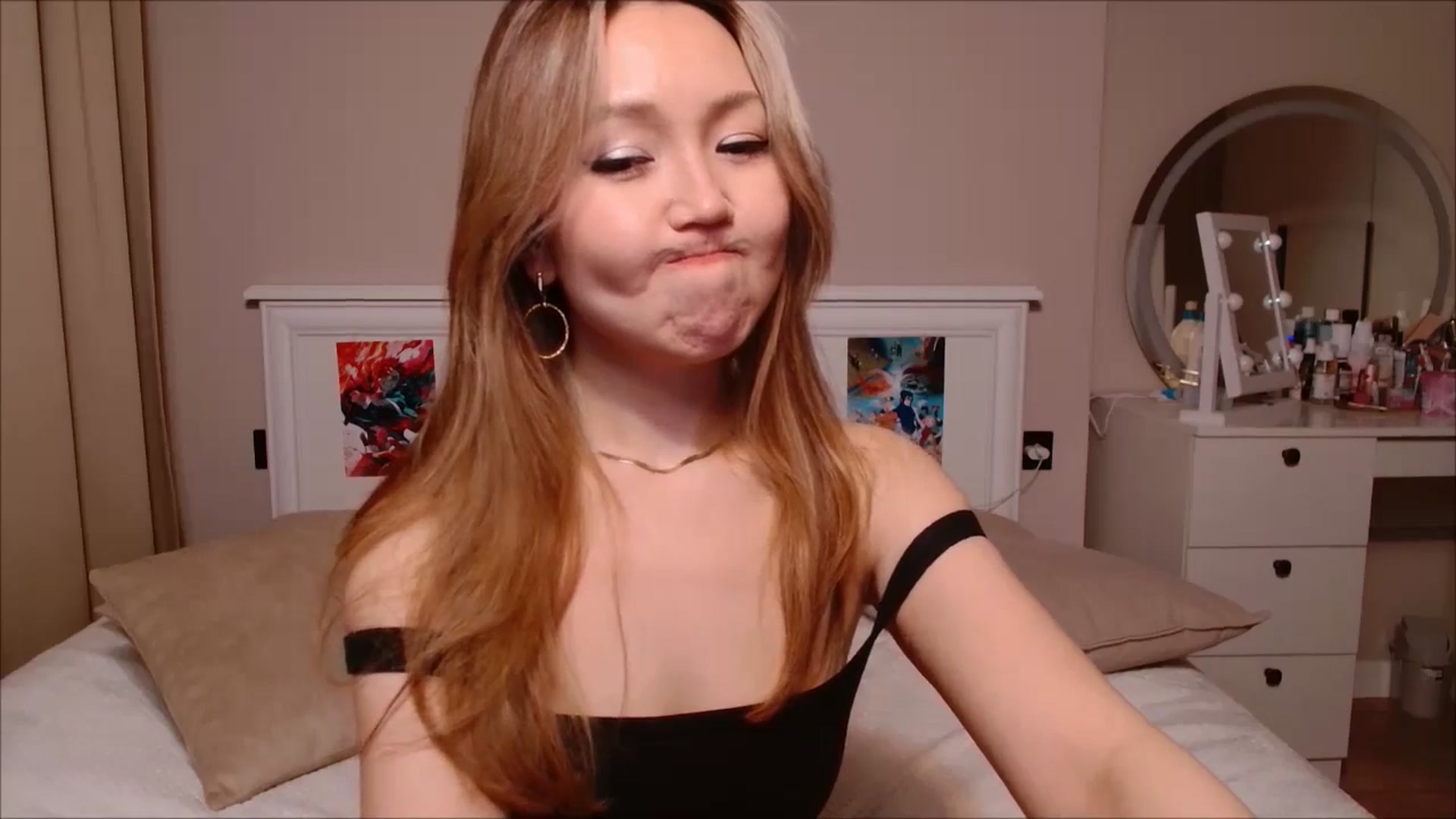 Gallery image thumbnail from JennyVibe's myfreecams stream on, 05/04/2025, 11:07 image 12 of 20