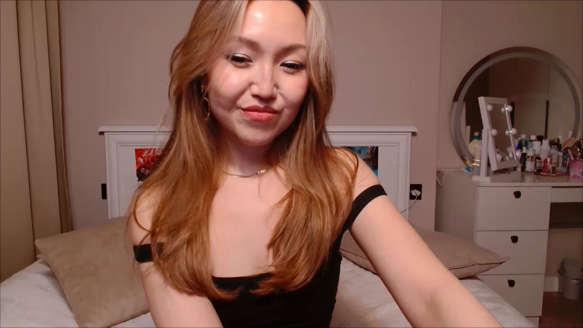 Gallery image thumbnail from JennyVibe's myfreecams stream on, 05/04/2025, 11:07 image 3 of 20
