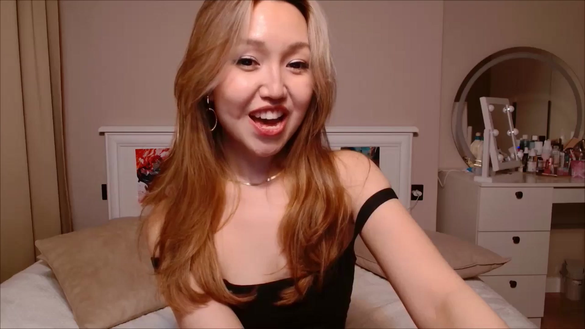 Gallery image thumbnail from JennyVibe's myfreecams stream on, 05/04/2025, 11:07 image 6 of 20