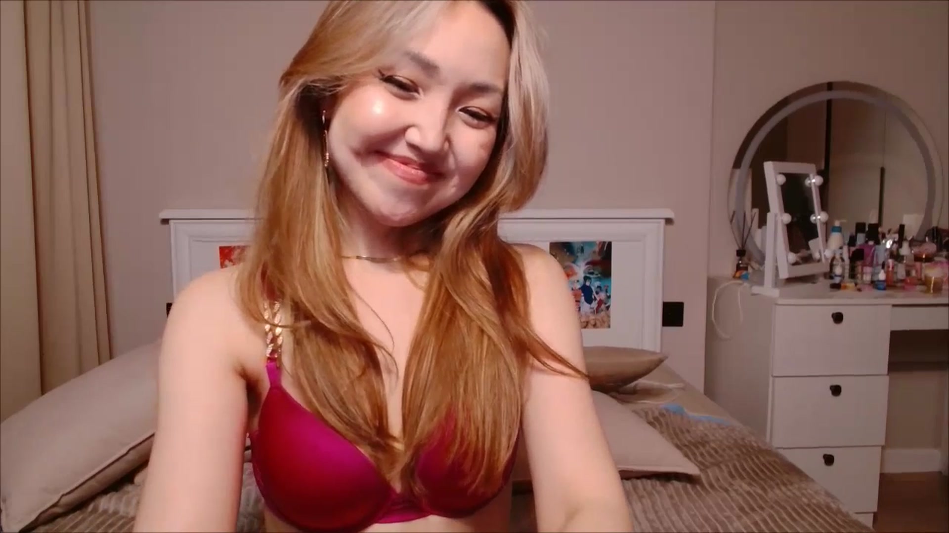 Gallery image thumbnail from JennyVibe's myfreecams stream on, 05/19/2025, 06:22 image 9 of 20