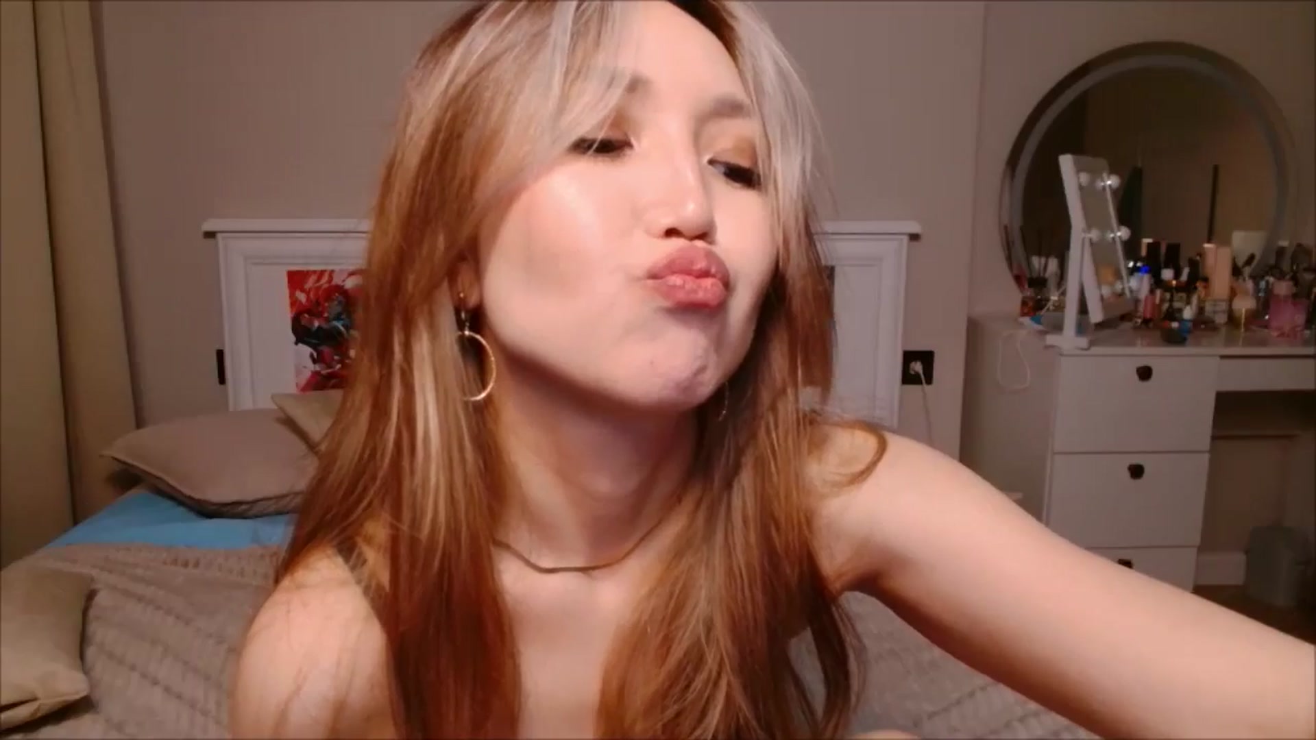Gallery image thumbnail from JennyVibe's myfreecams stream on, 05/26/2025, 08:07 image 5 of 20