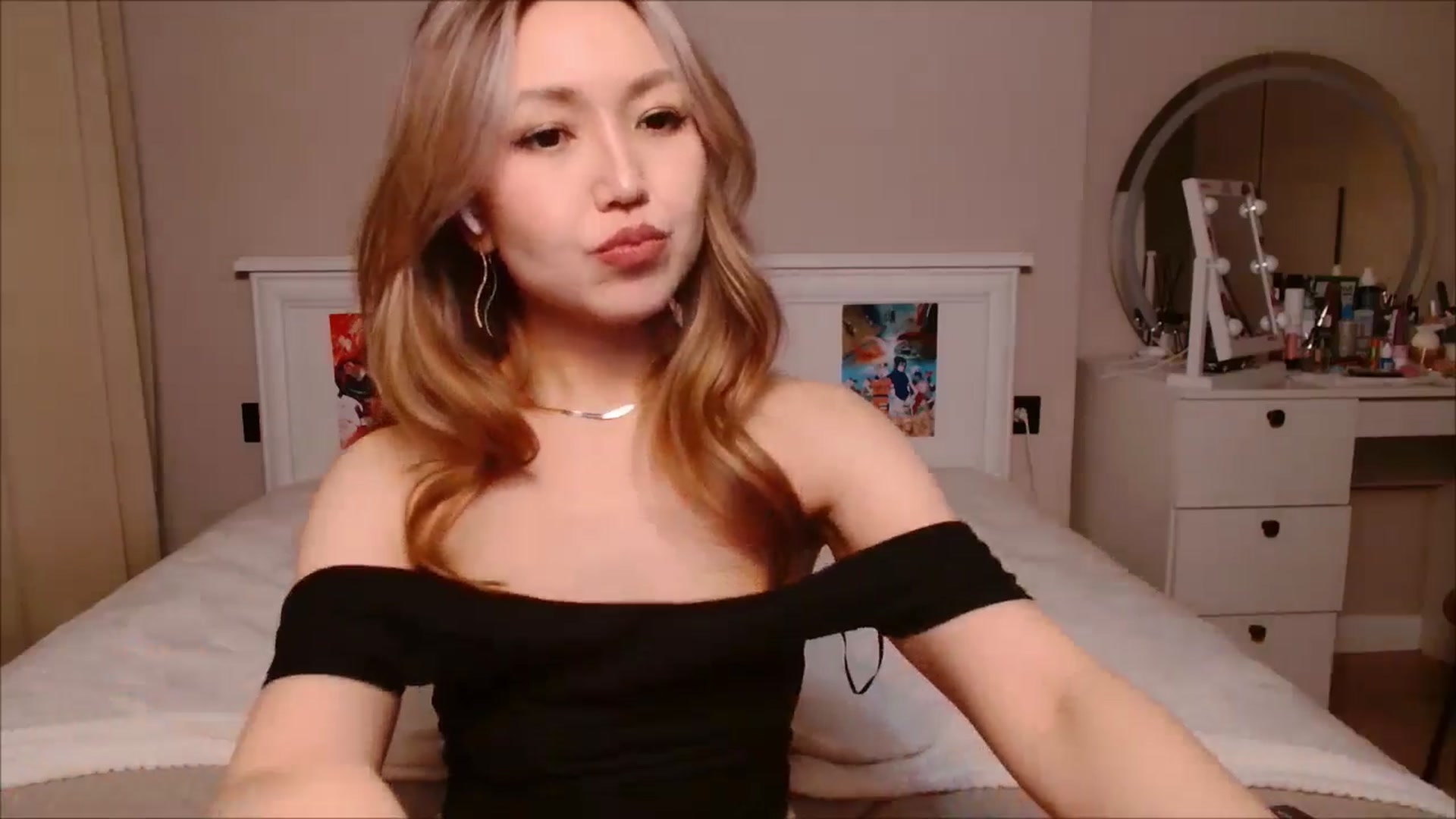Gallery image thumbnail from JennyVibe's myfreecams stream on, 06/18/2025, 07:17 image 5 of 20